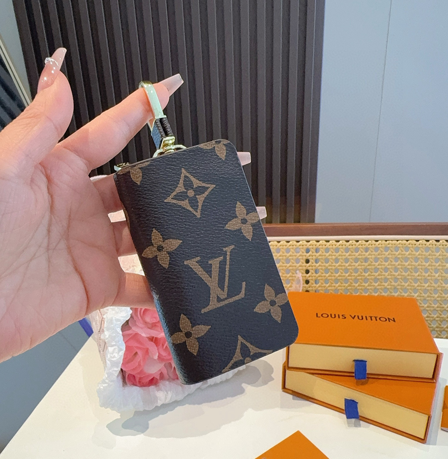 LOUIS VUITTON