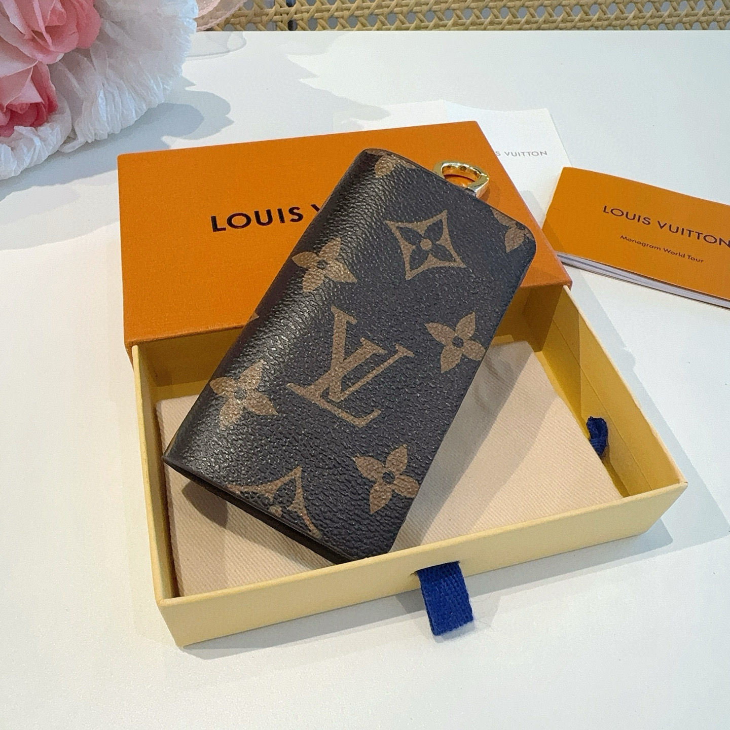 LOUIS VUITTON