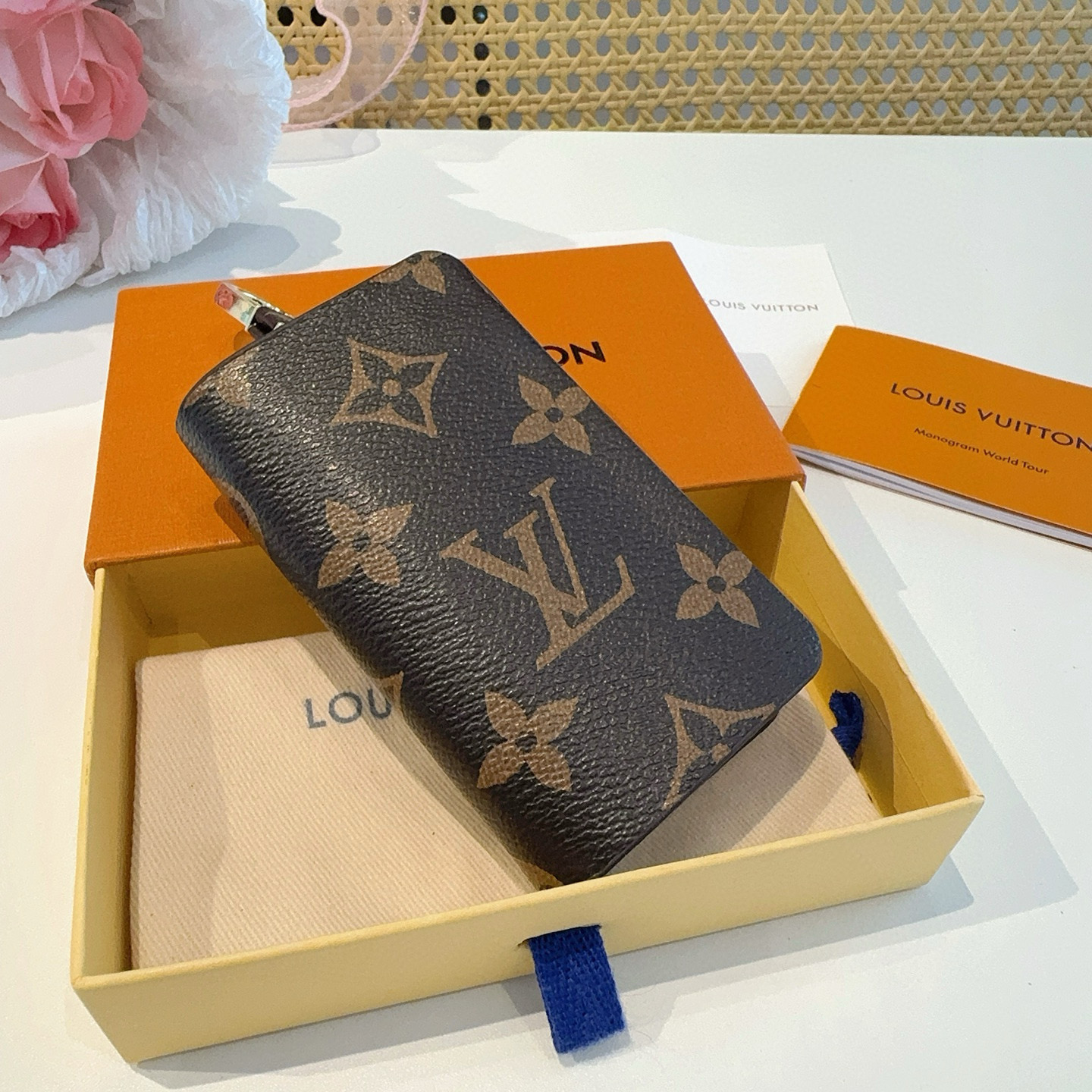 LOUIS VUITTON