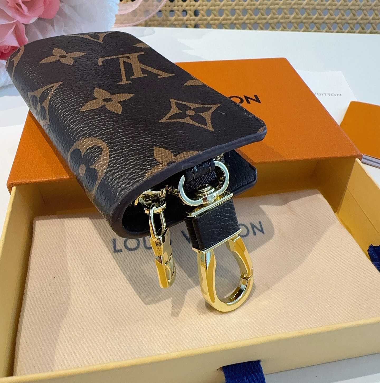 LOUIS VUITTON