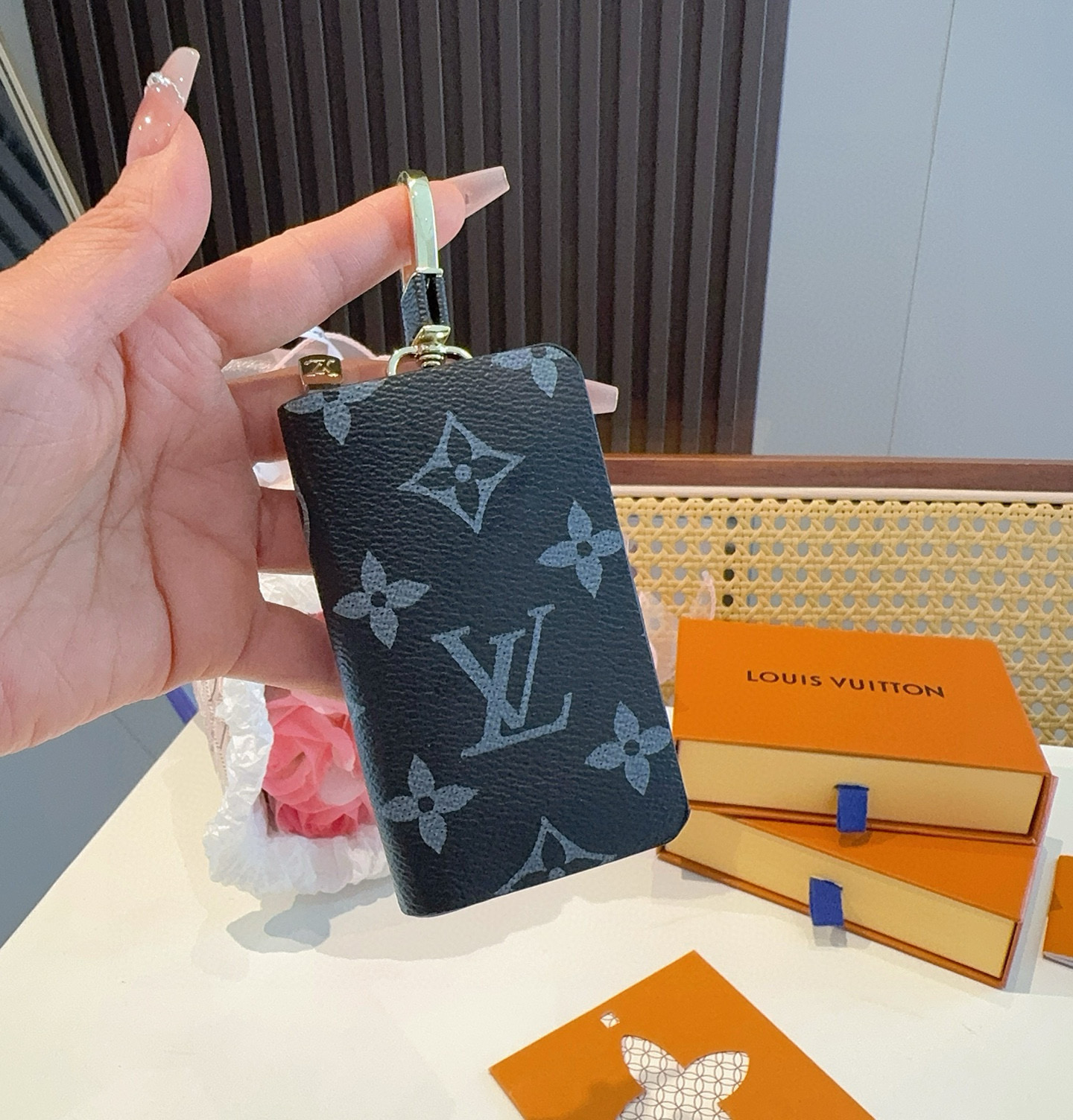 LOUIS VUITTON