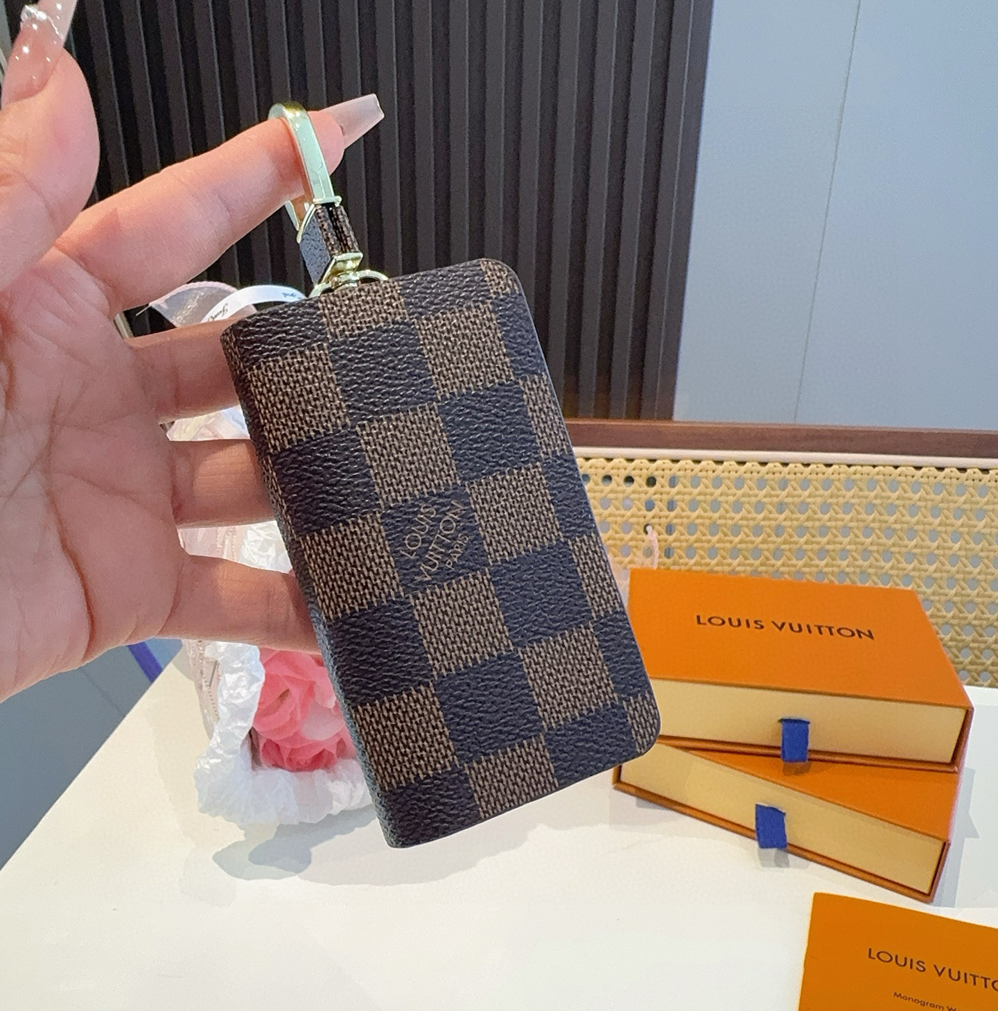 LOUIS VUITTON
