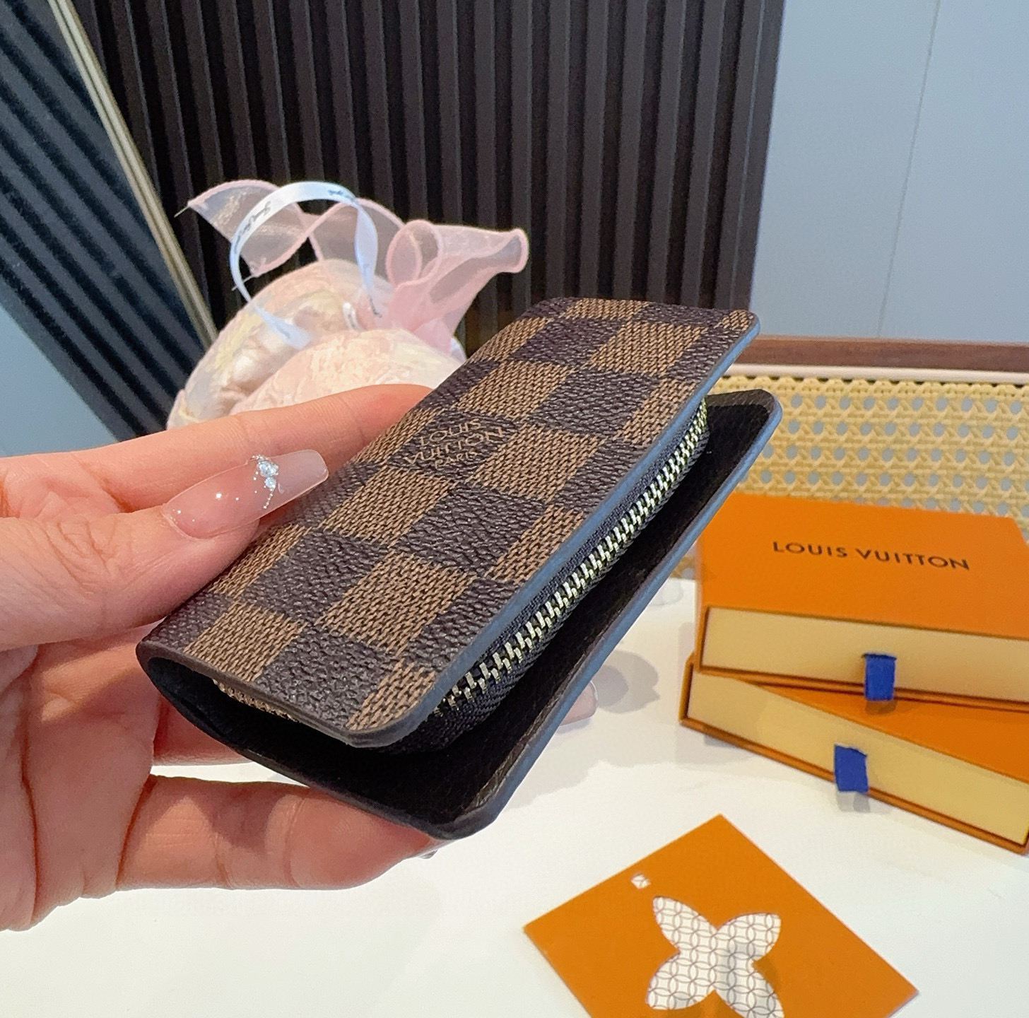 LOUIS VUITTON