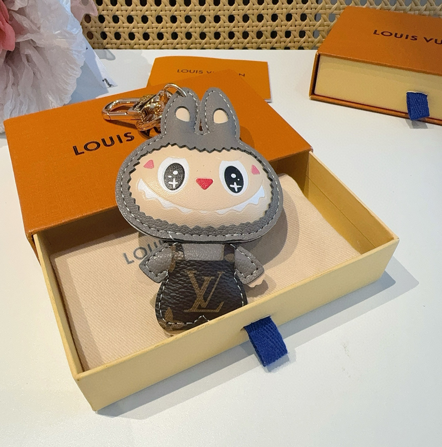 LOUIS VUITTON