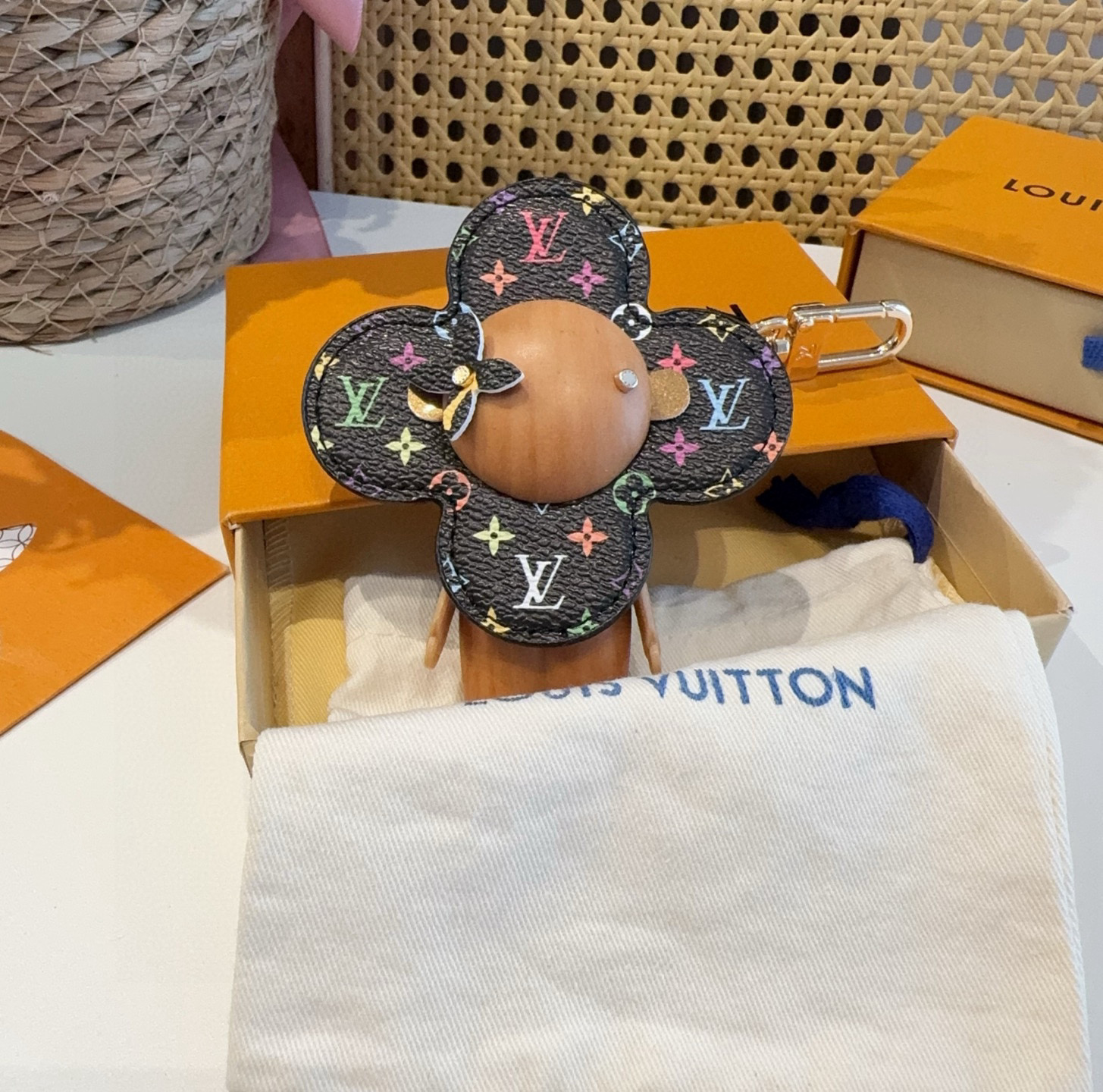 LOUIS VUITTON
