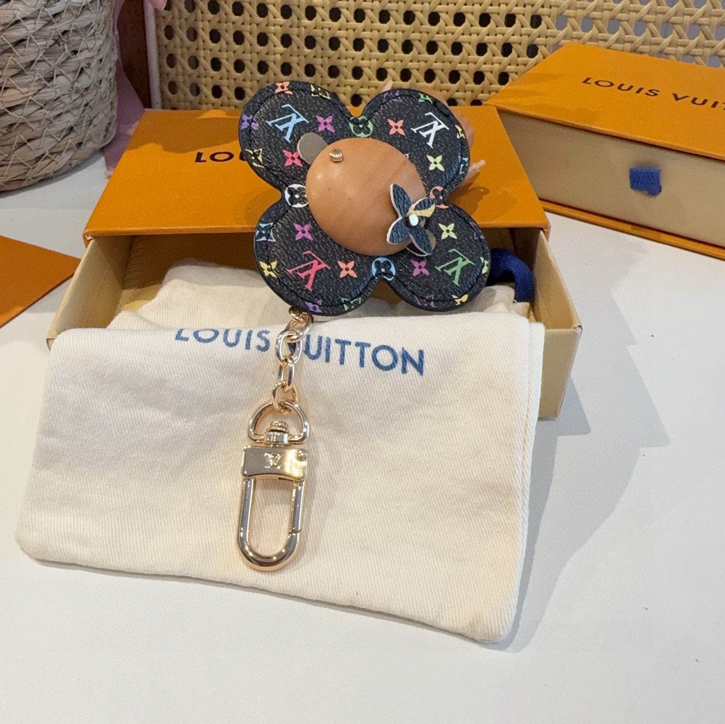 LOUIS VUITTON