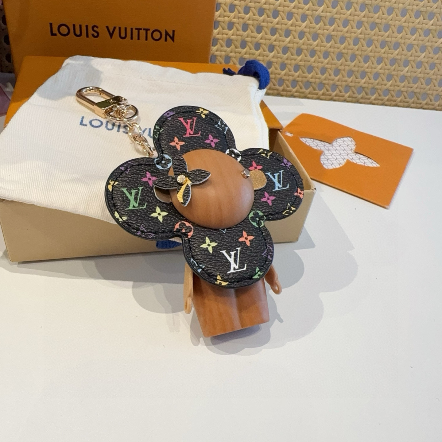 LOUIS VUITTON