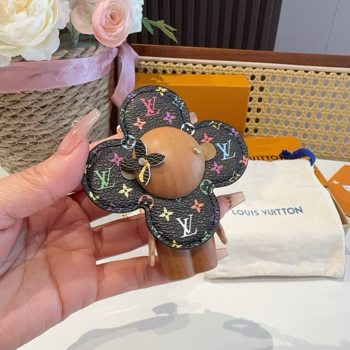 LOUIS VUITTON