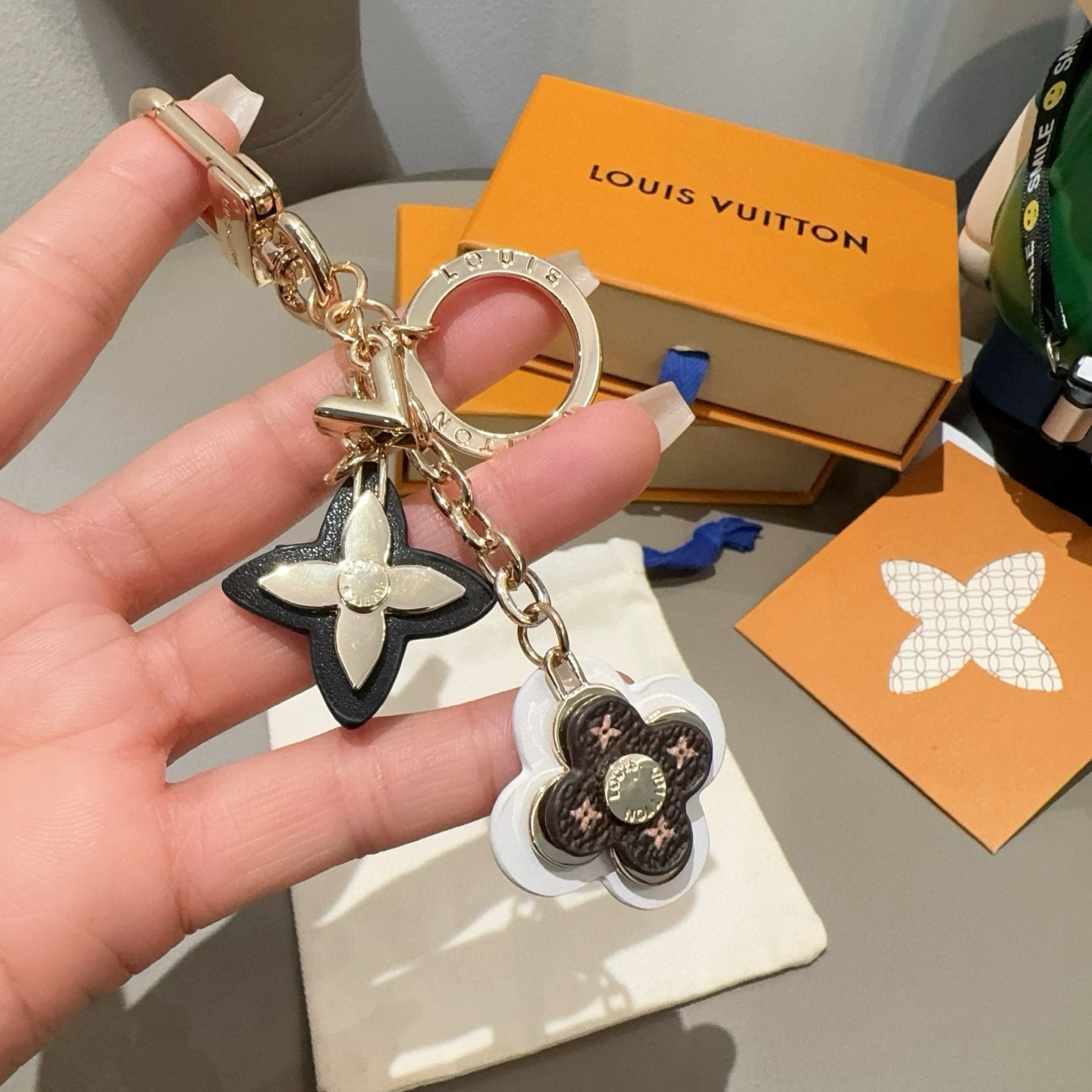 LOUIS VUITTON