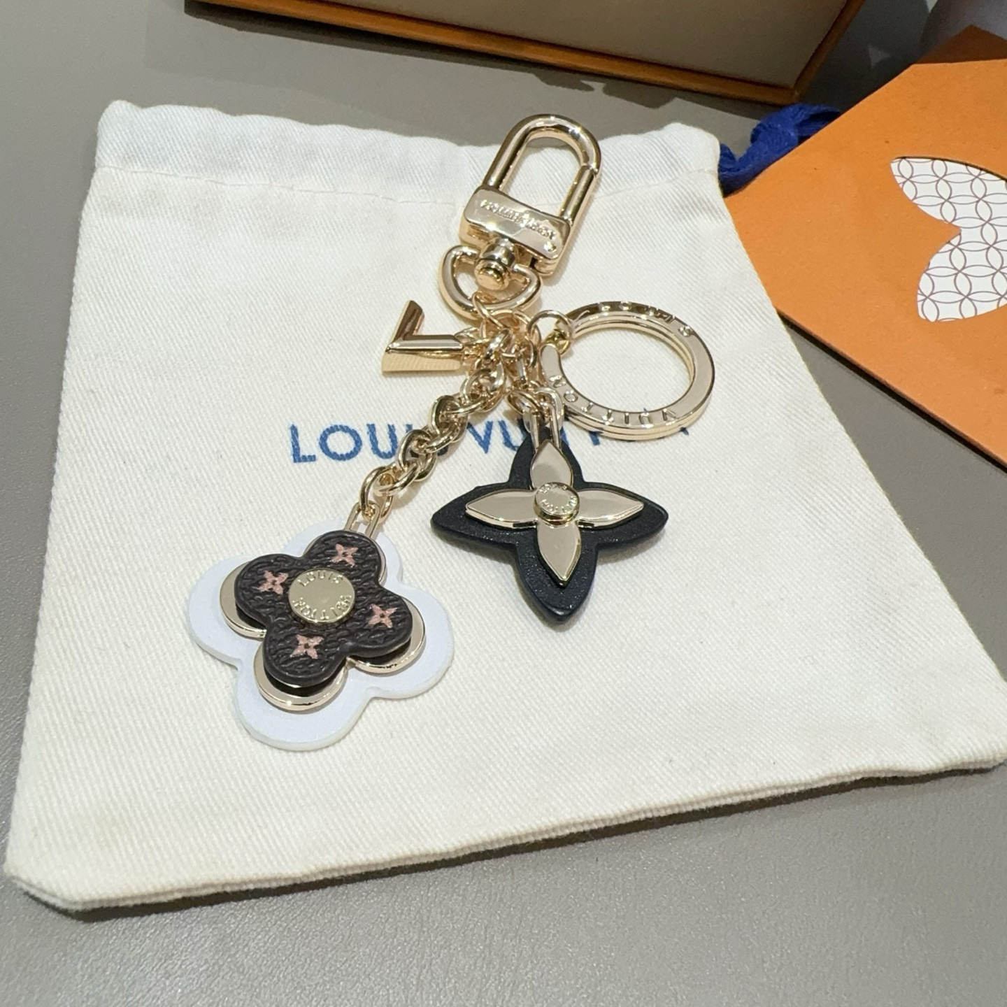 LOUIS VUITTON