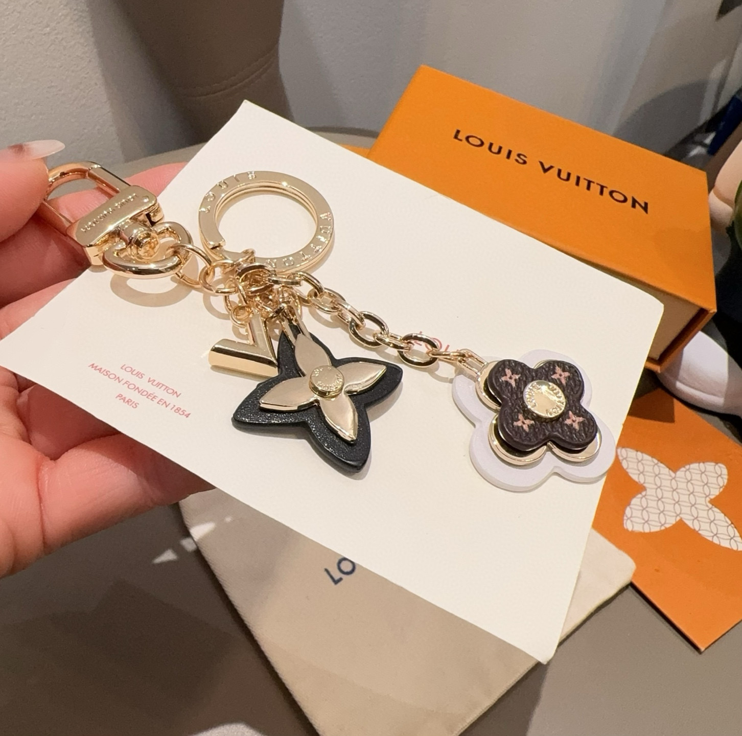 LOUIS VUITTON