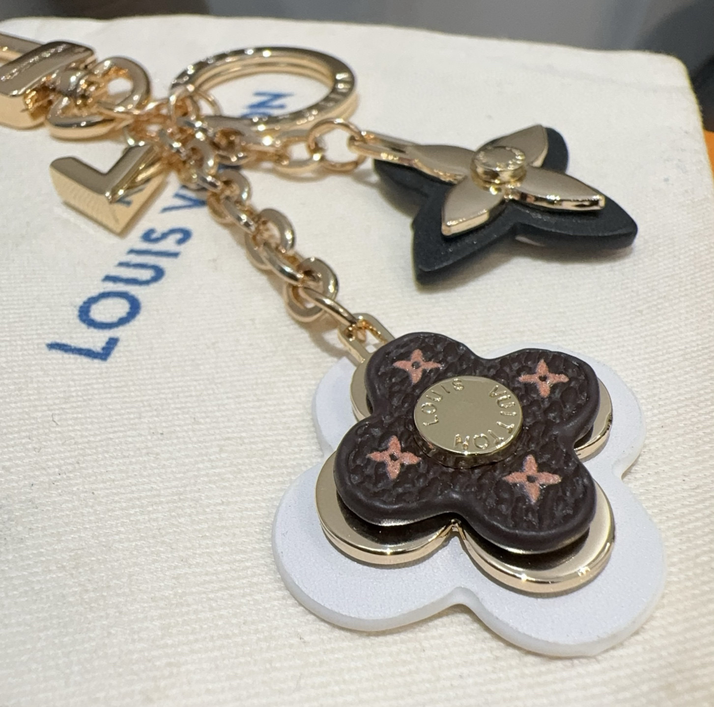 LOUIS VUITTON