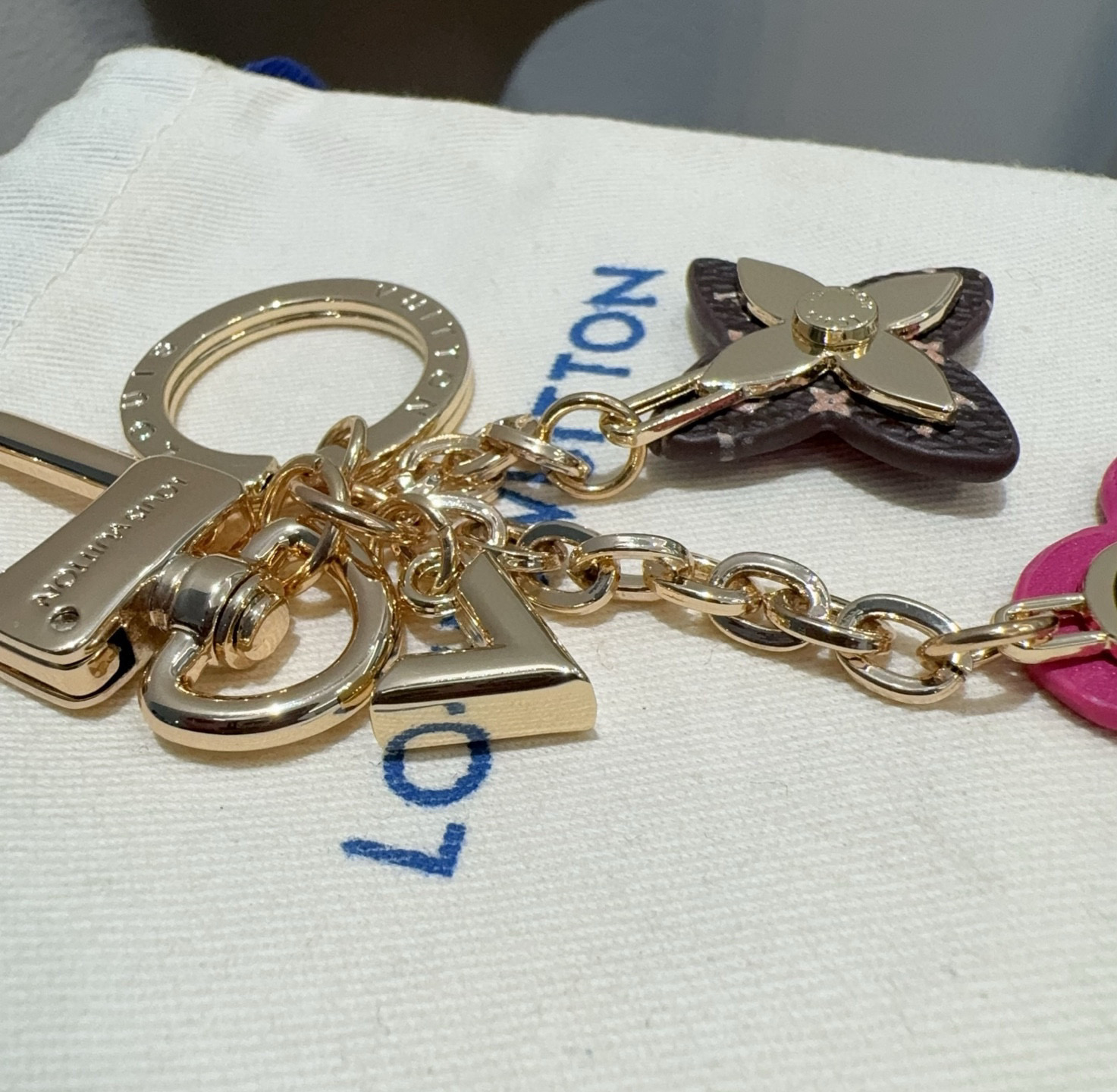 LOUIS VUITTON