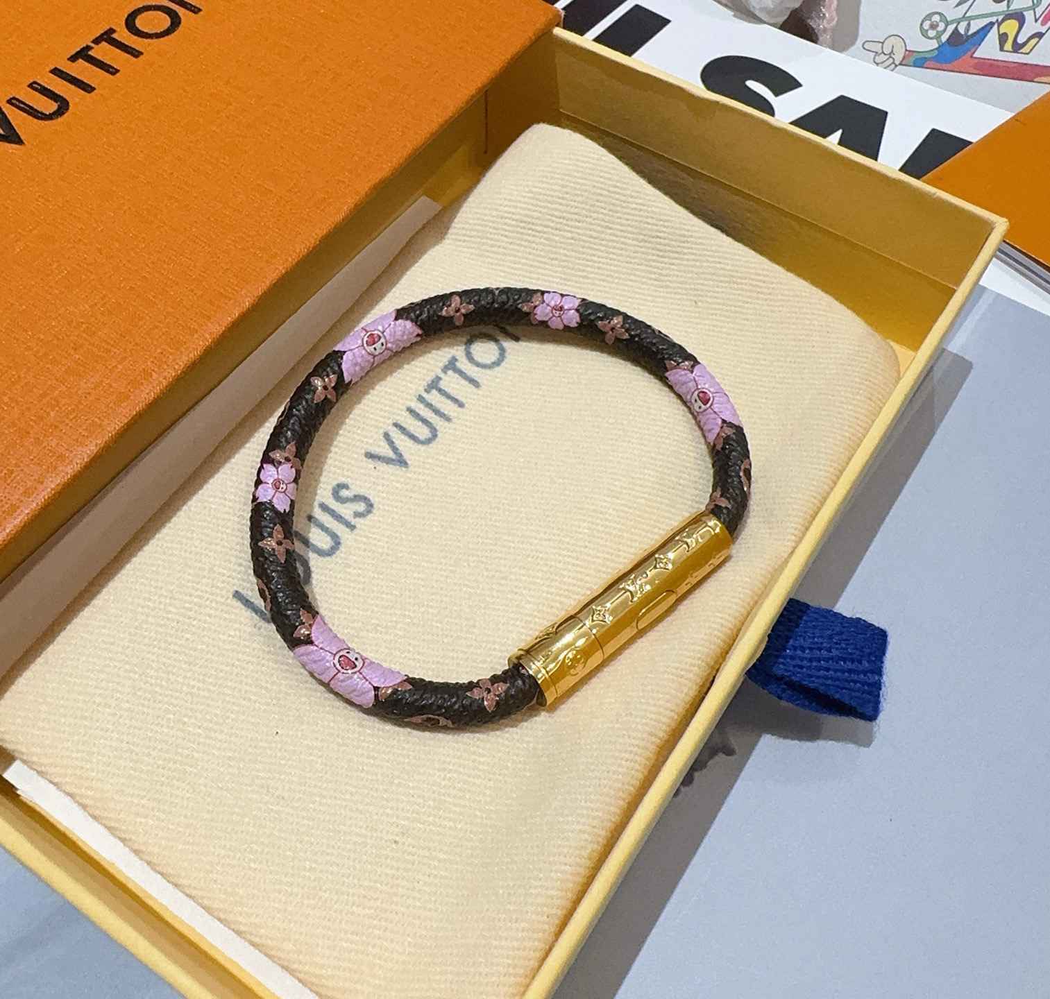 LOUIS VUITTON