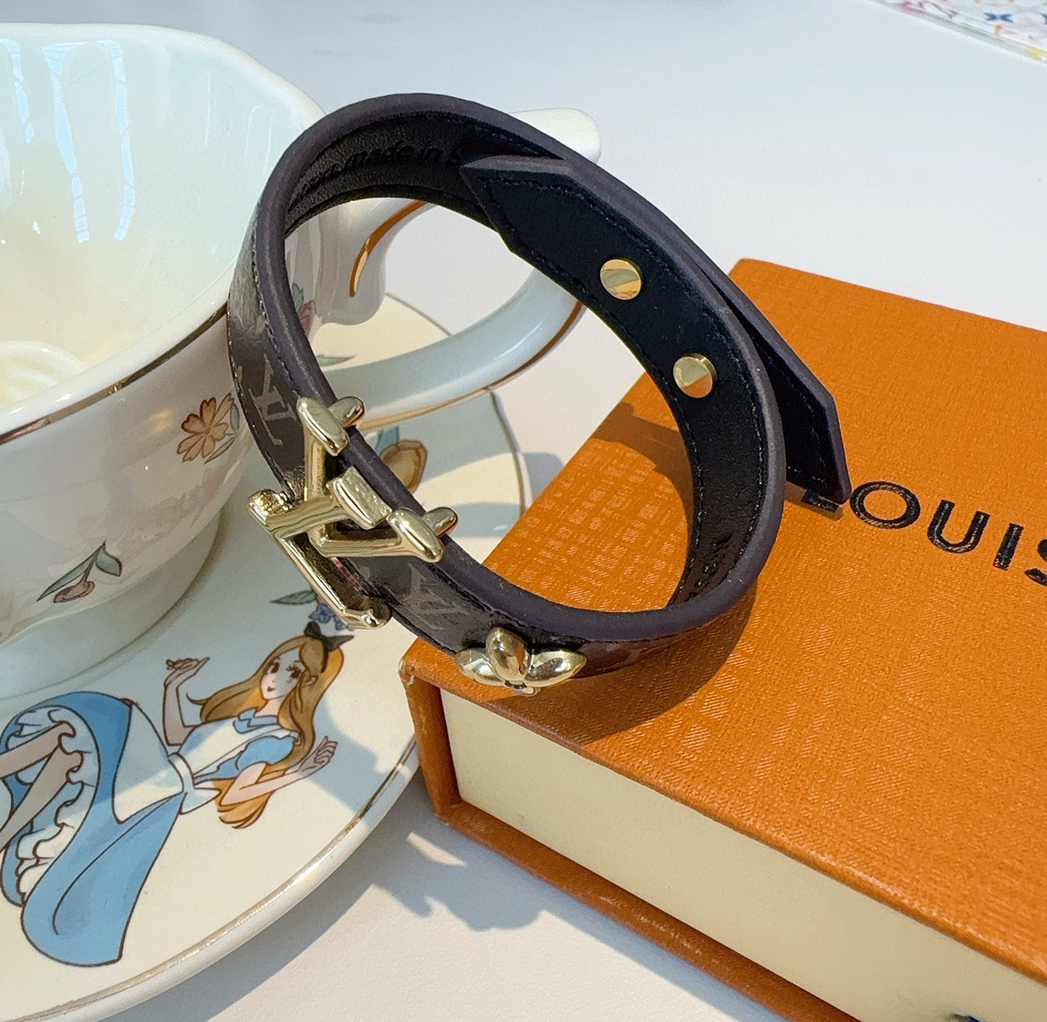 LOUIS VUITTON