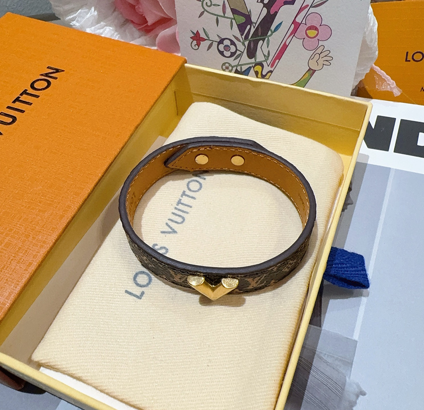 LOUIS VUITTON