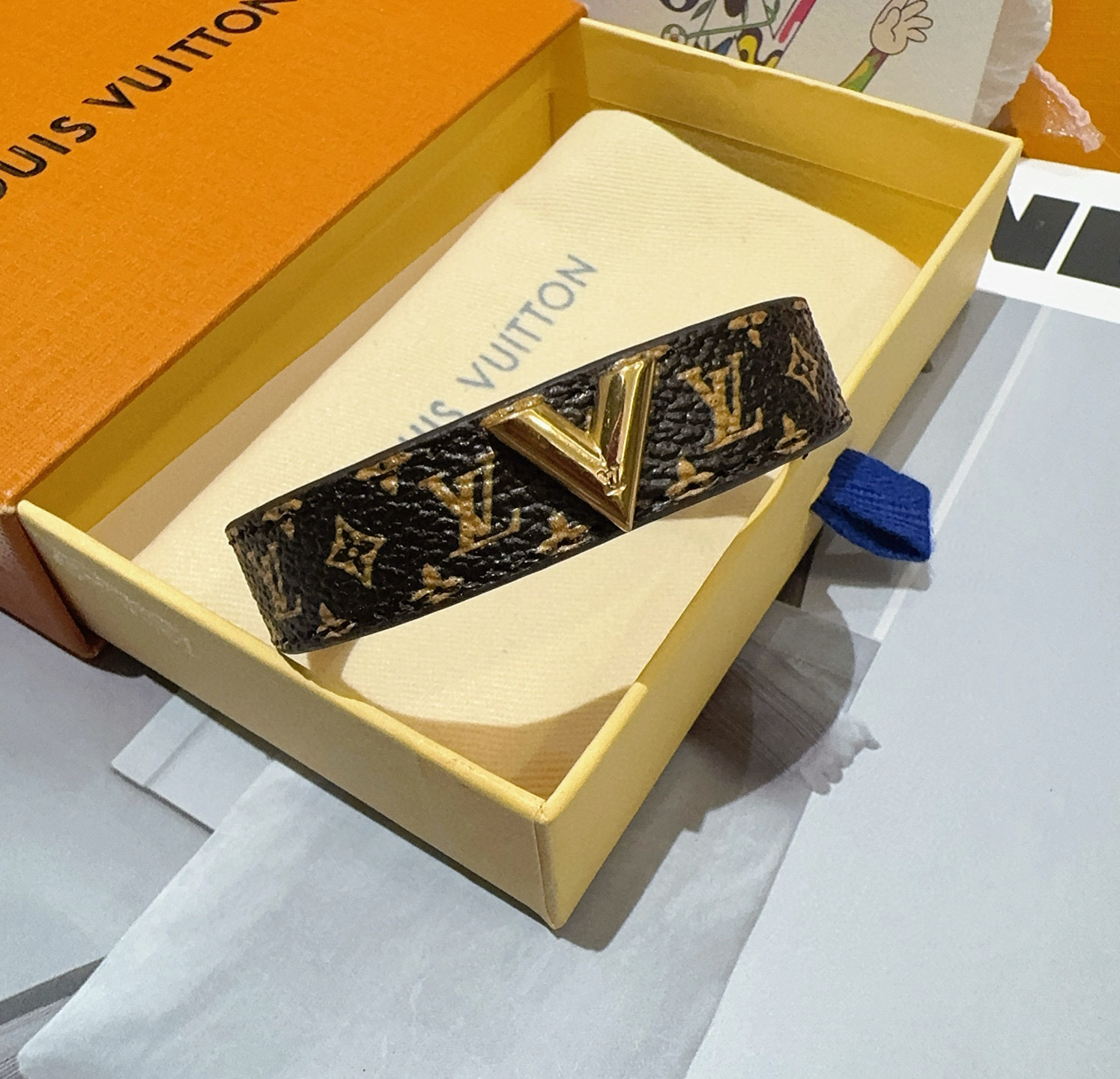 LOUIS VUITTON