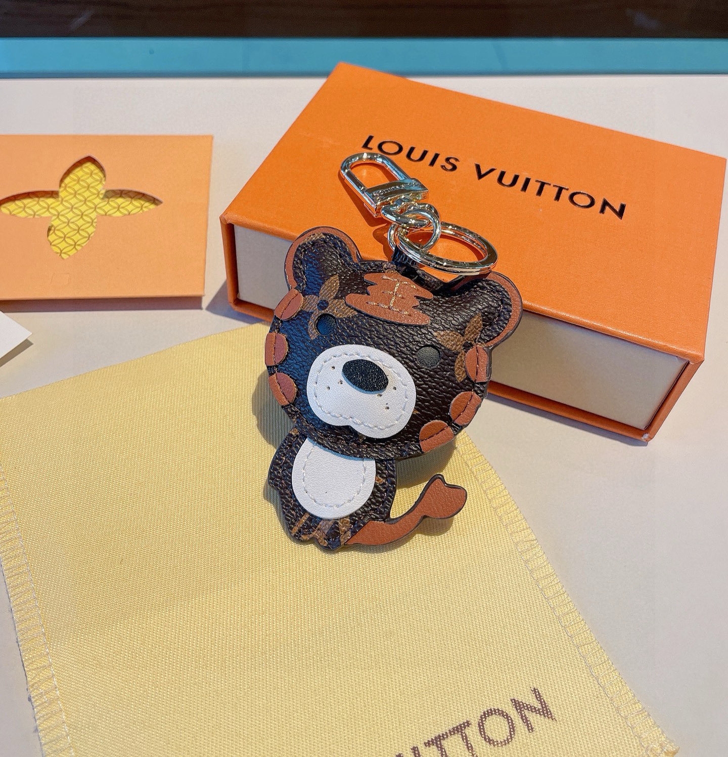 LOUIS VUITTON
