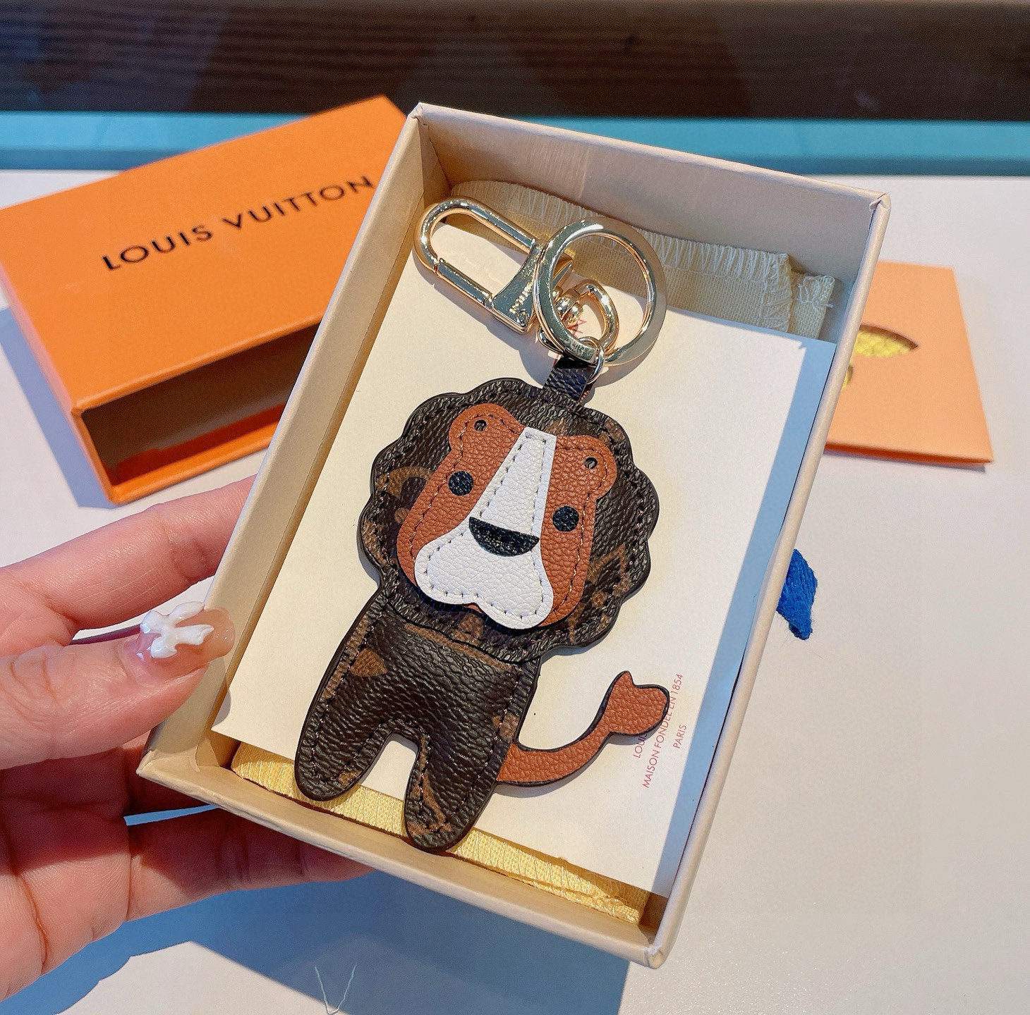 LOUIS VUITTON