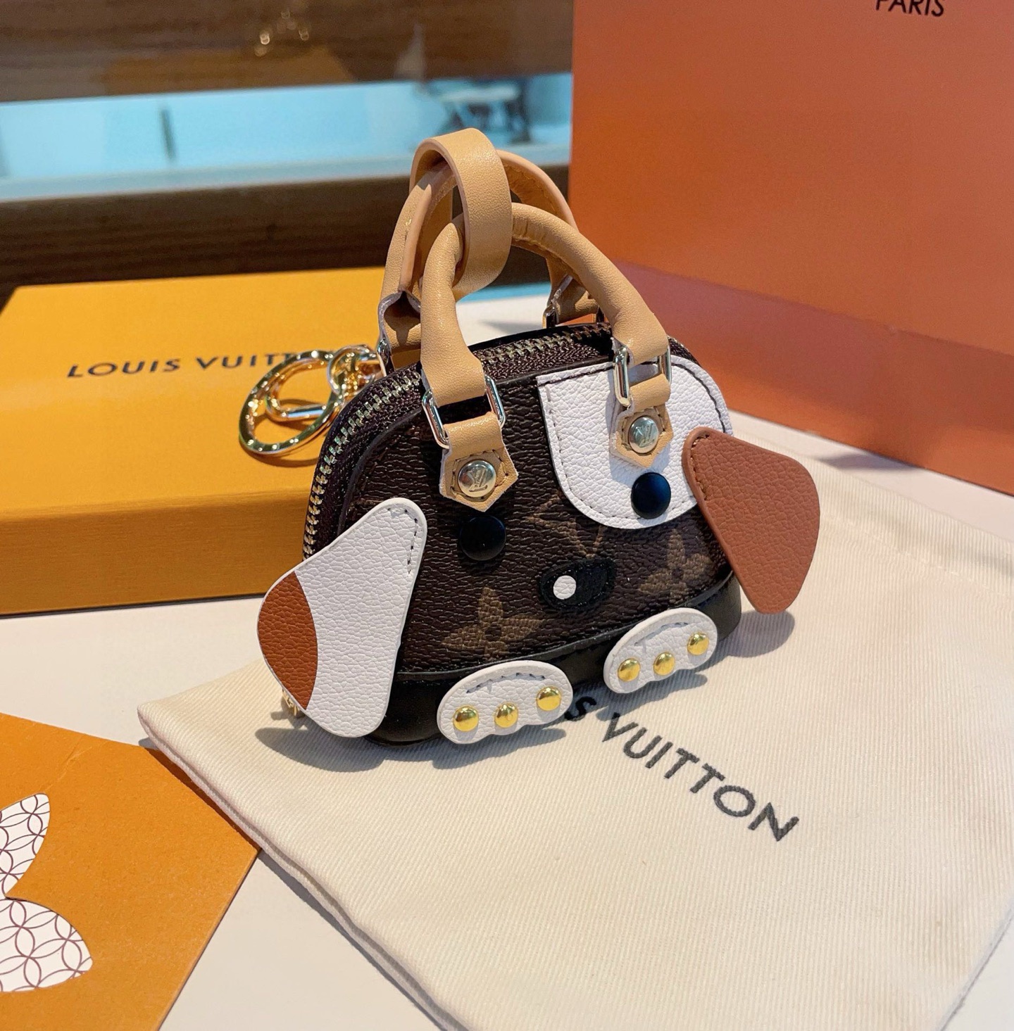LOUIS VUITTON