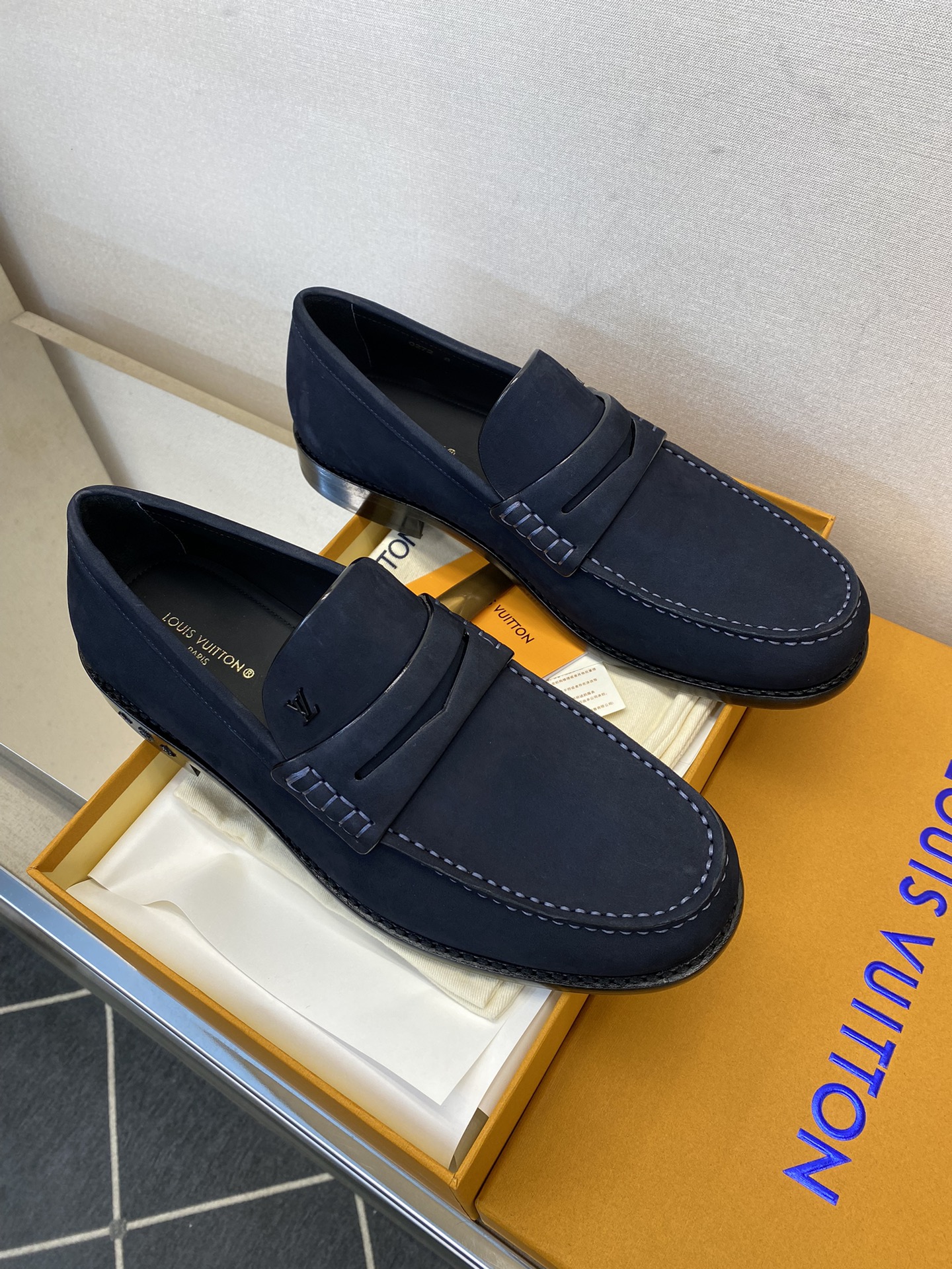 LOUIS VUITTON