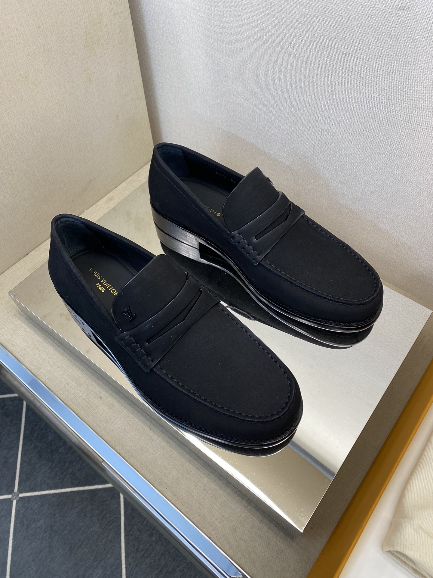 LOUIS VUITTON