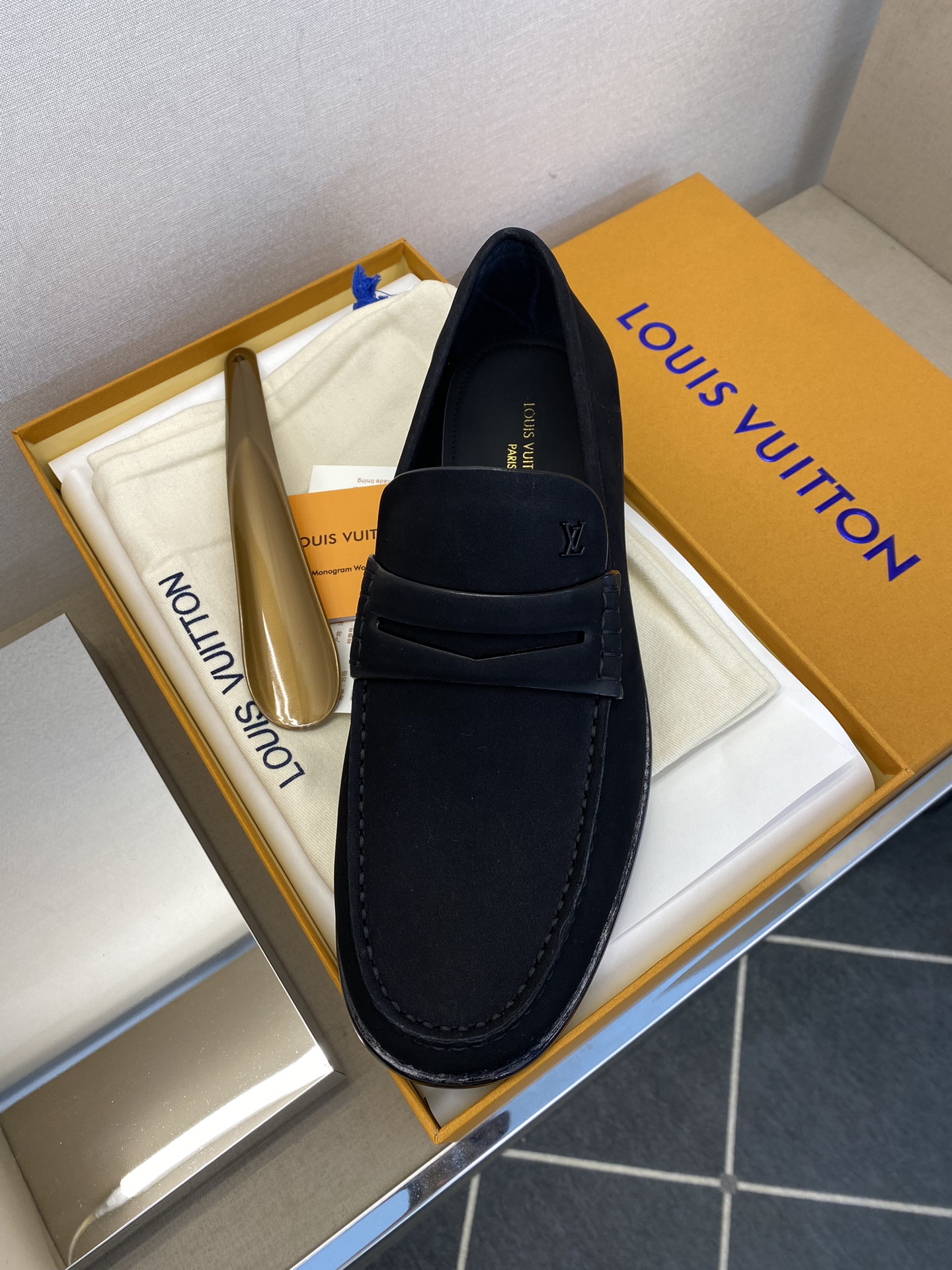 LOUIS VUITTON