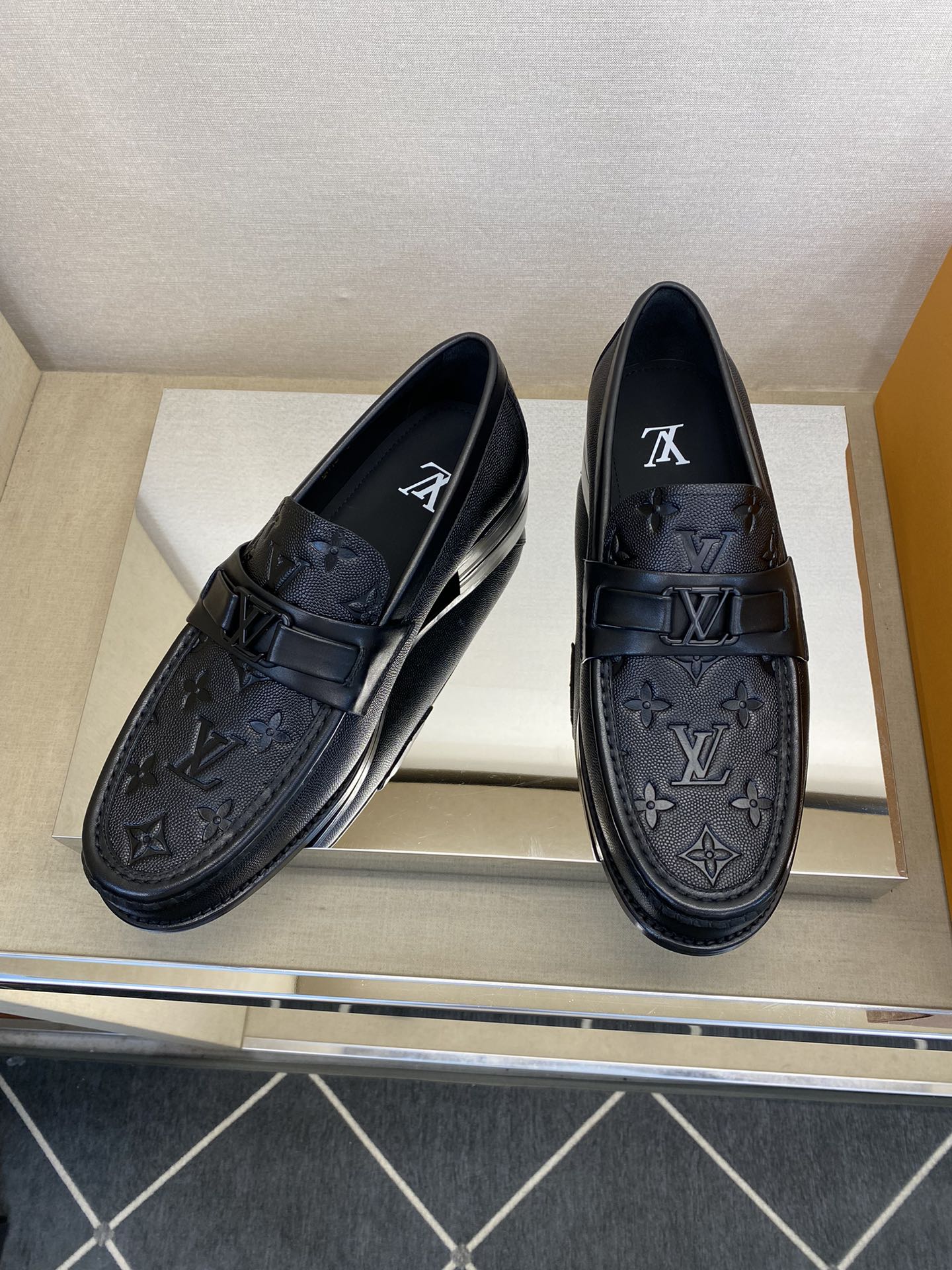 LOUIS VUITTON