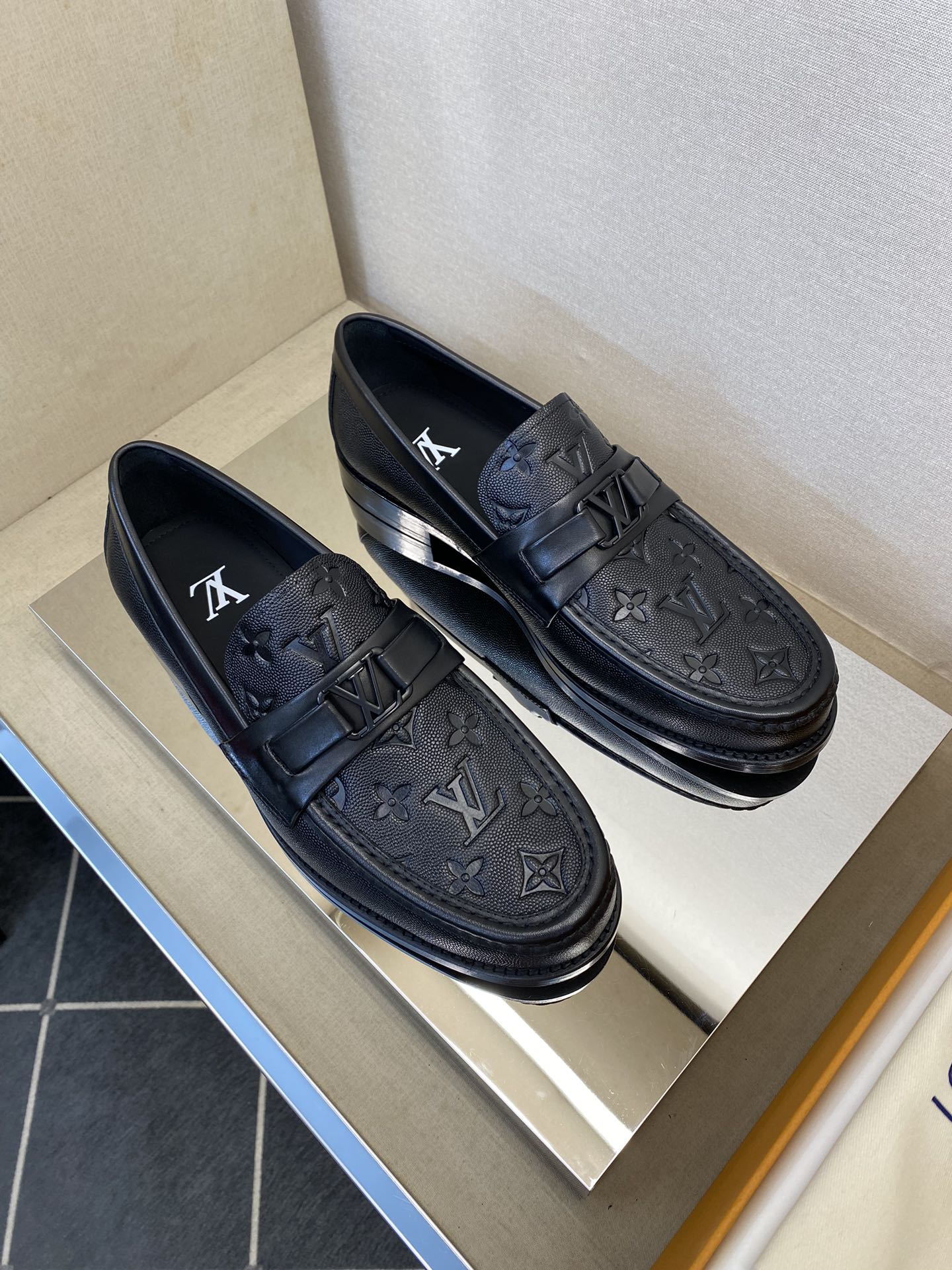 LOUIS VUITTON