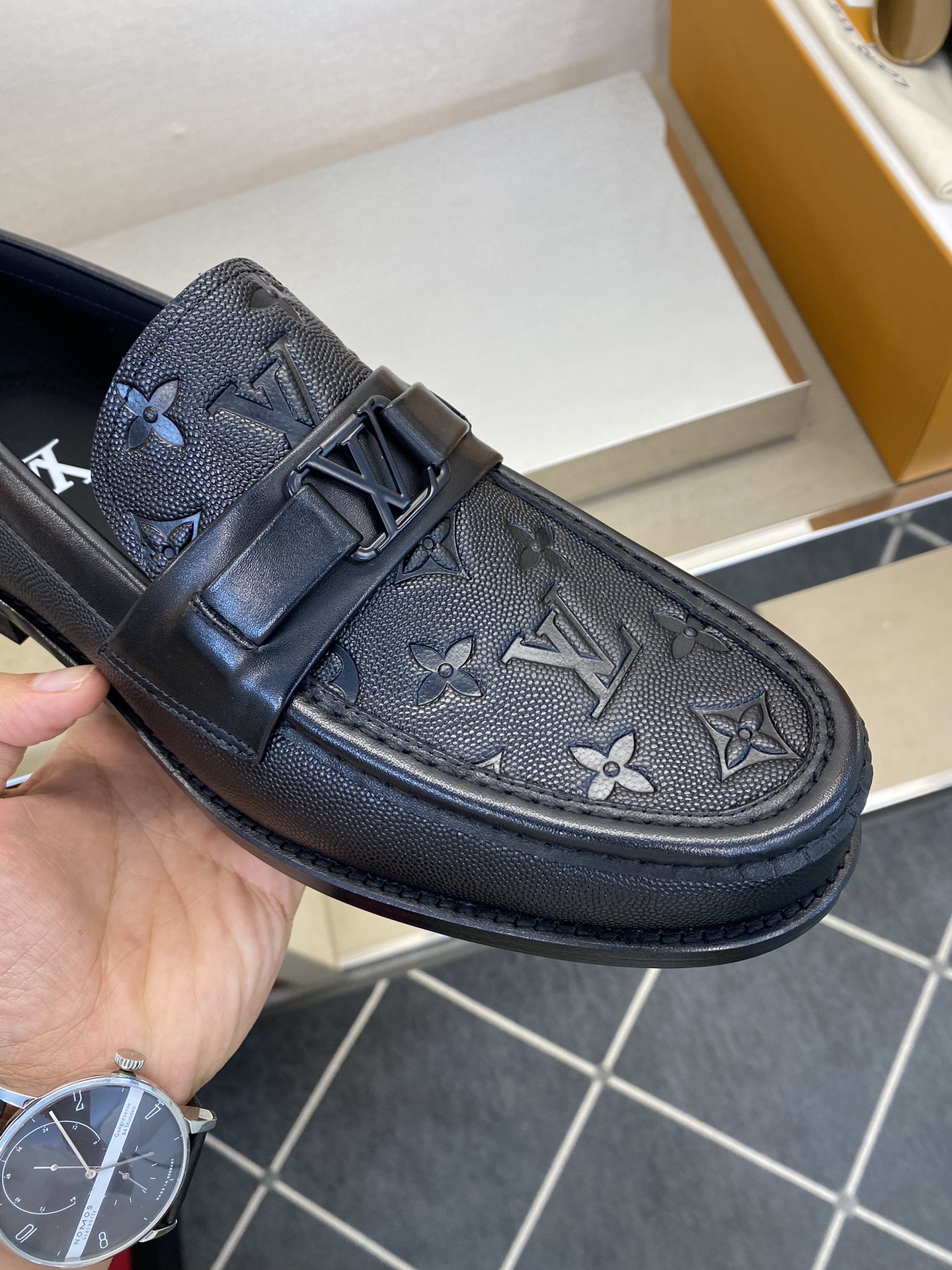 LOUIS VUITTON