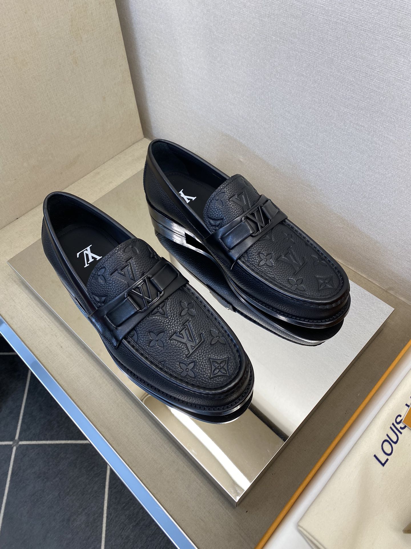 LOUIS VUITTON
