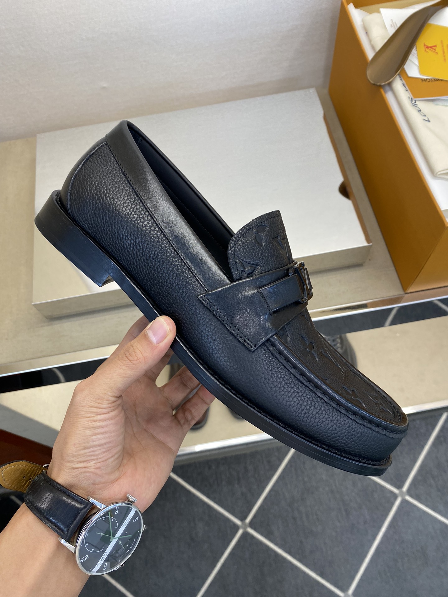 LOUIS VUITTON