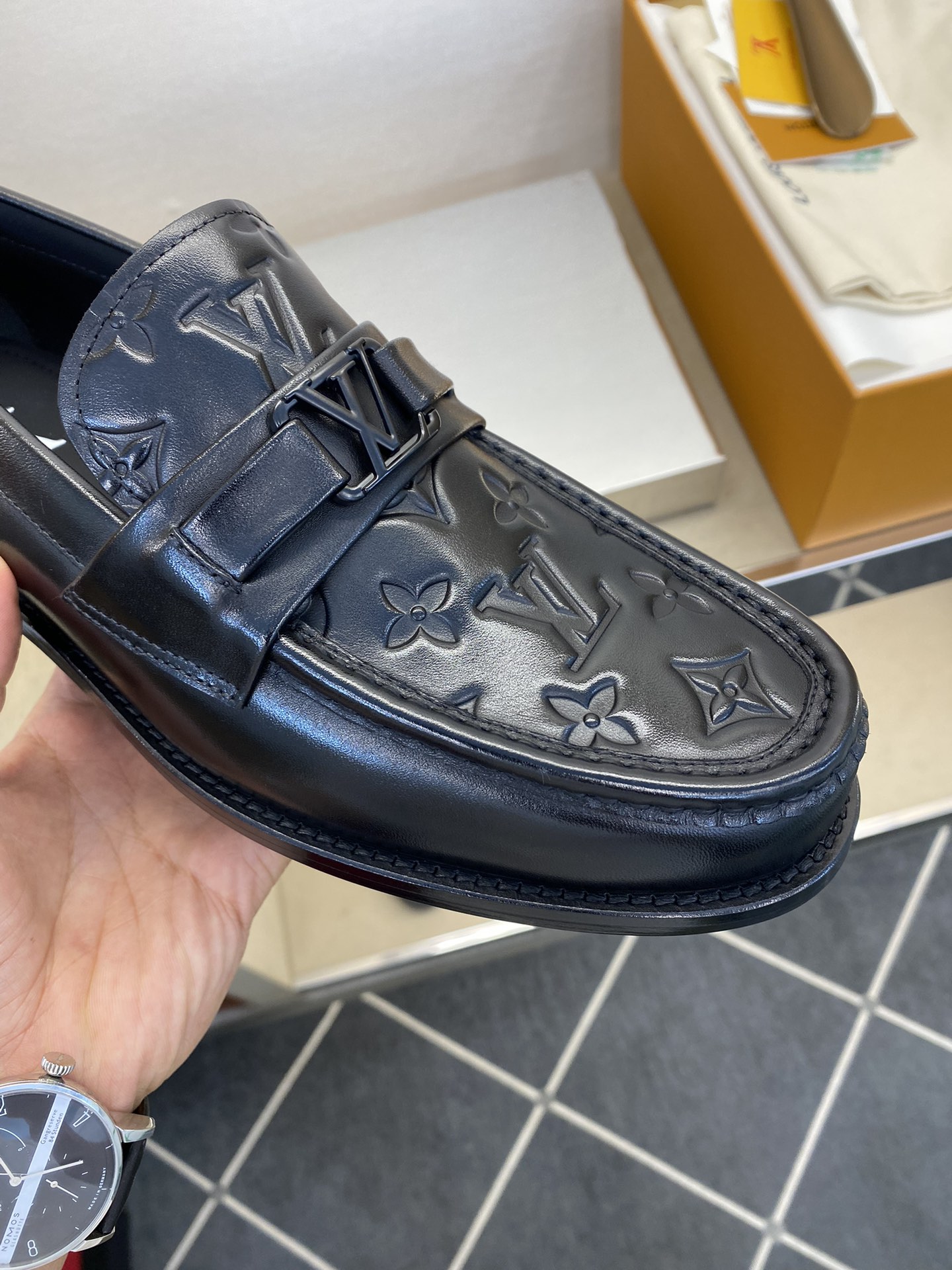 LOUIS VUITTON