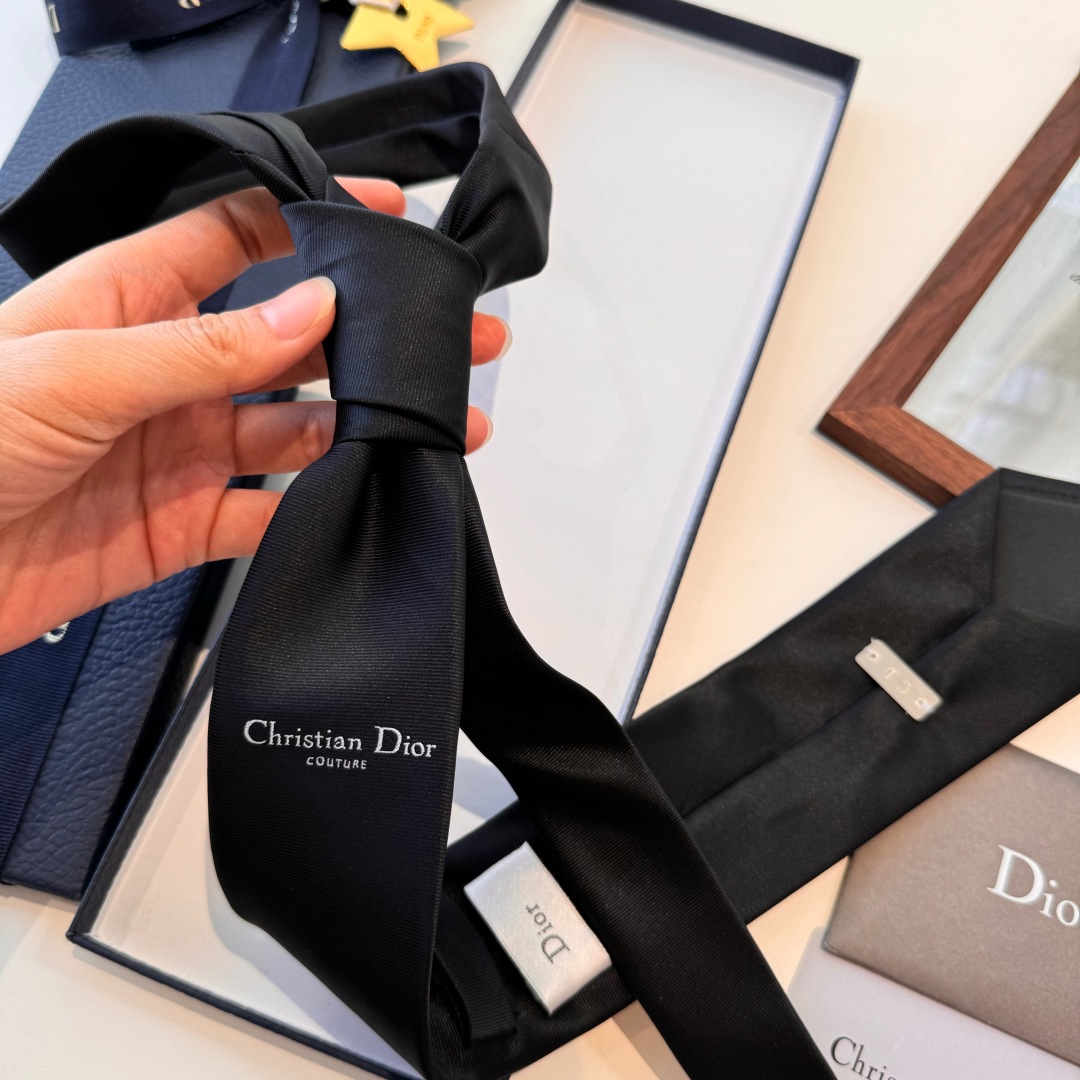 DIOR
