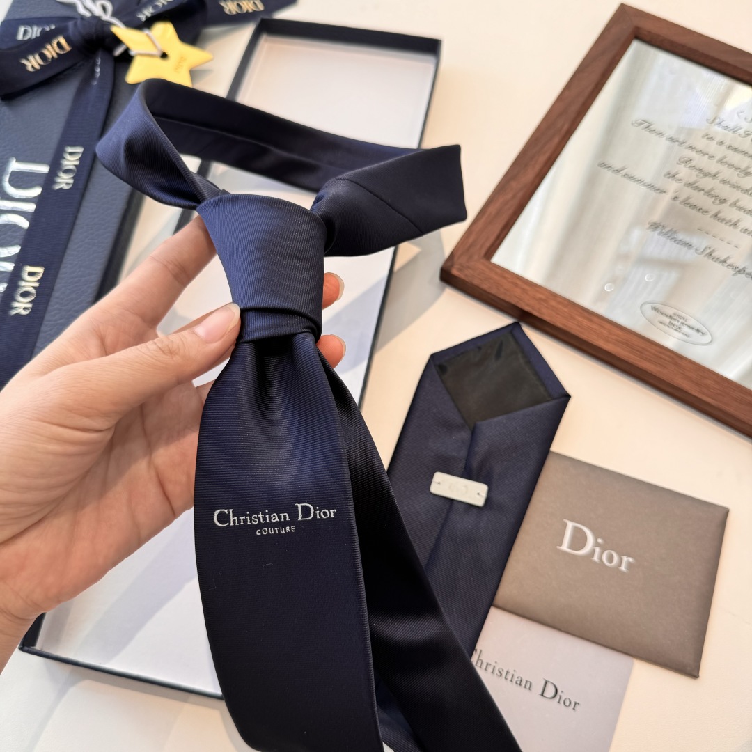 DIOR