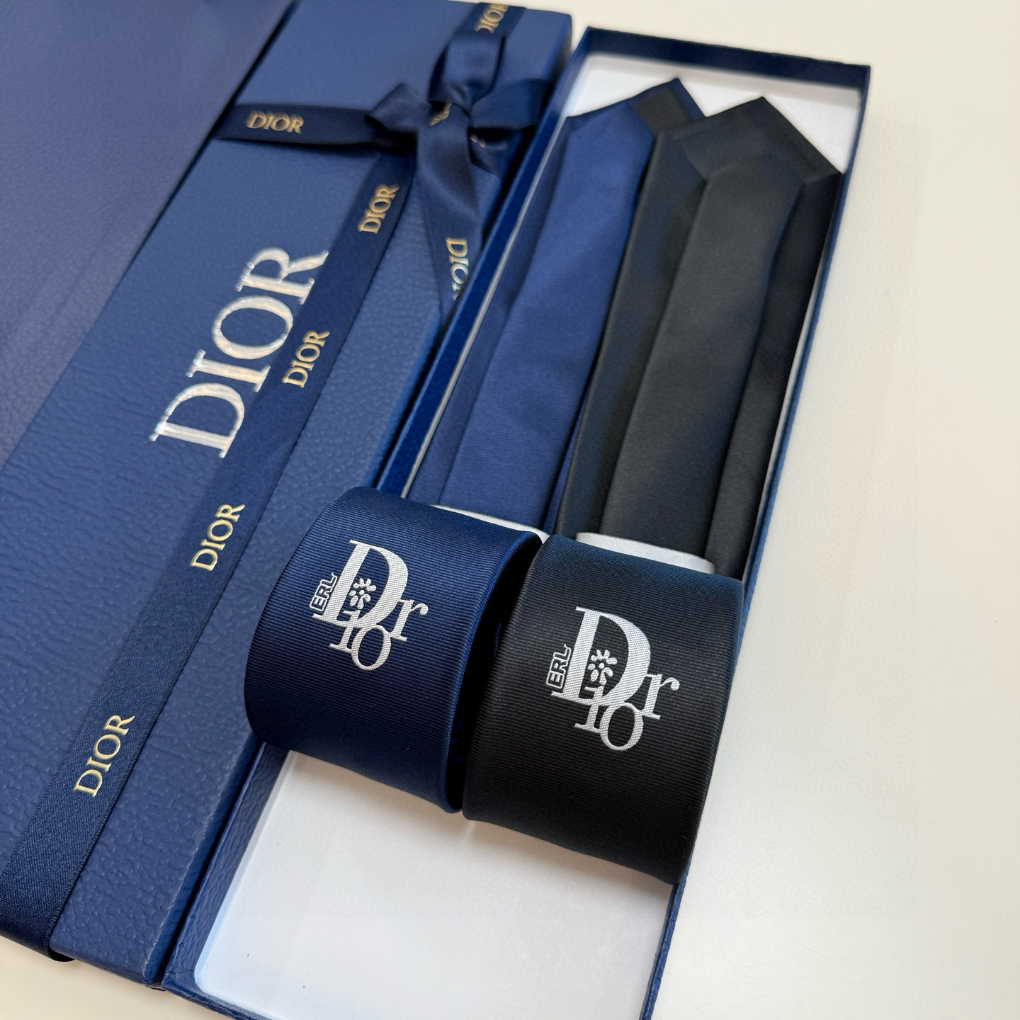 DIOR