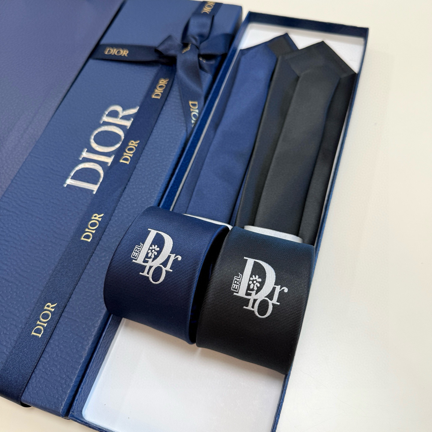 DIOR