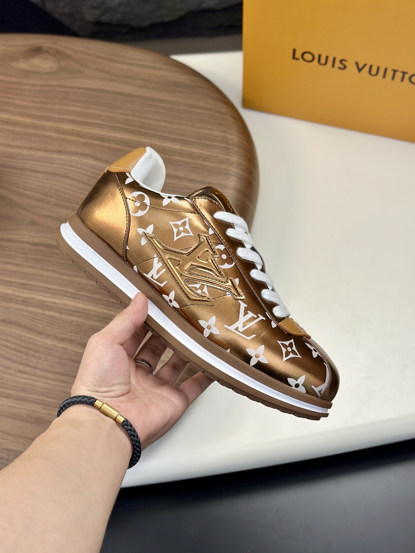 LOUIS VUITTON