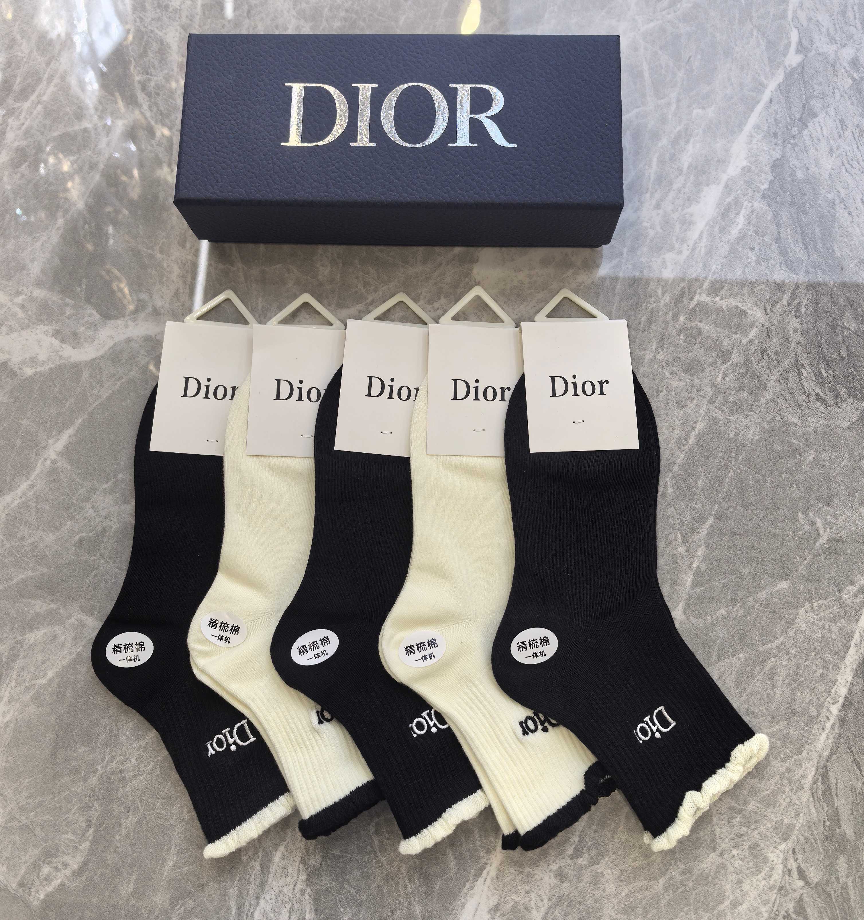 DIOR