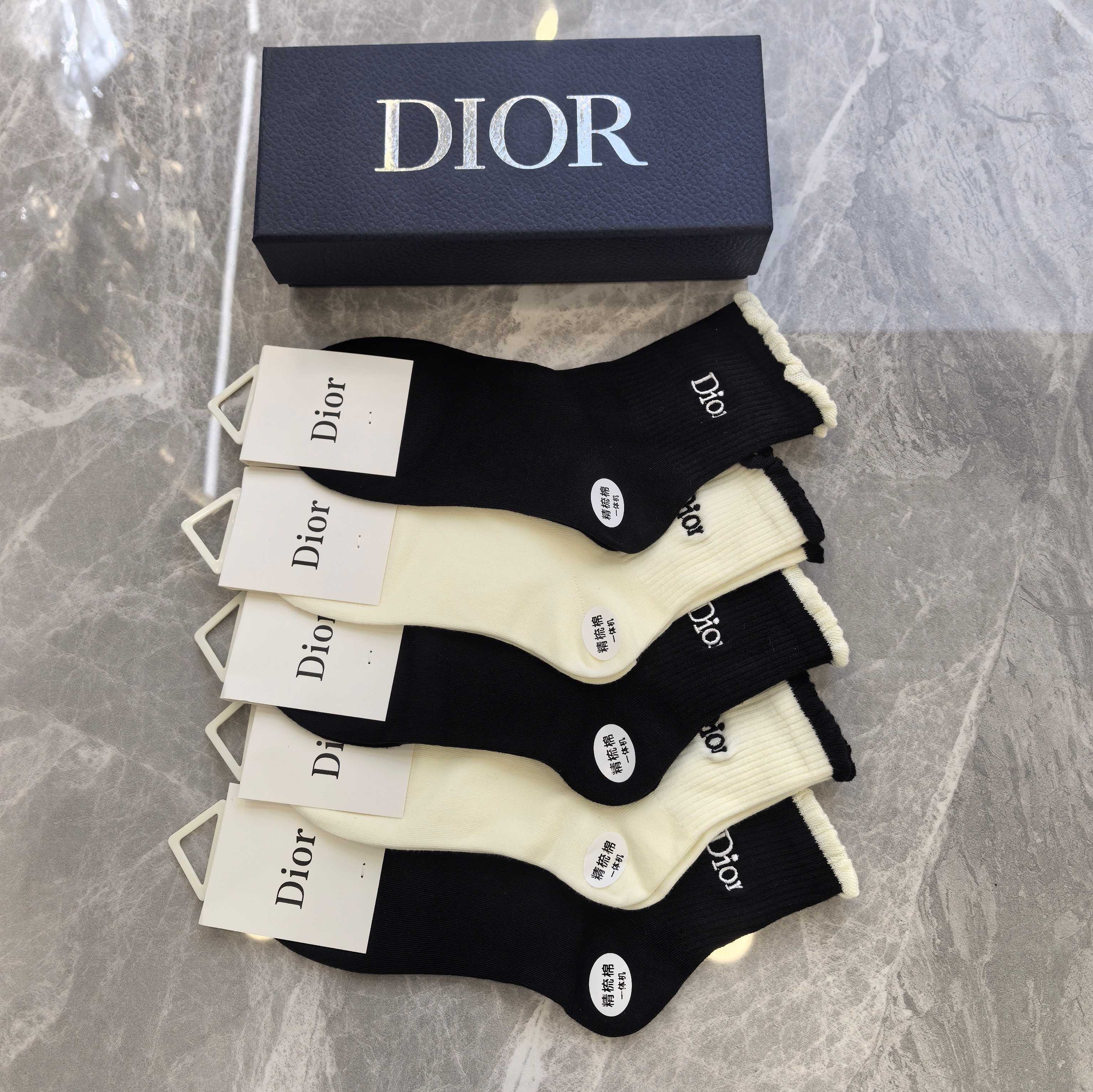 DIOR