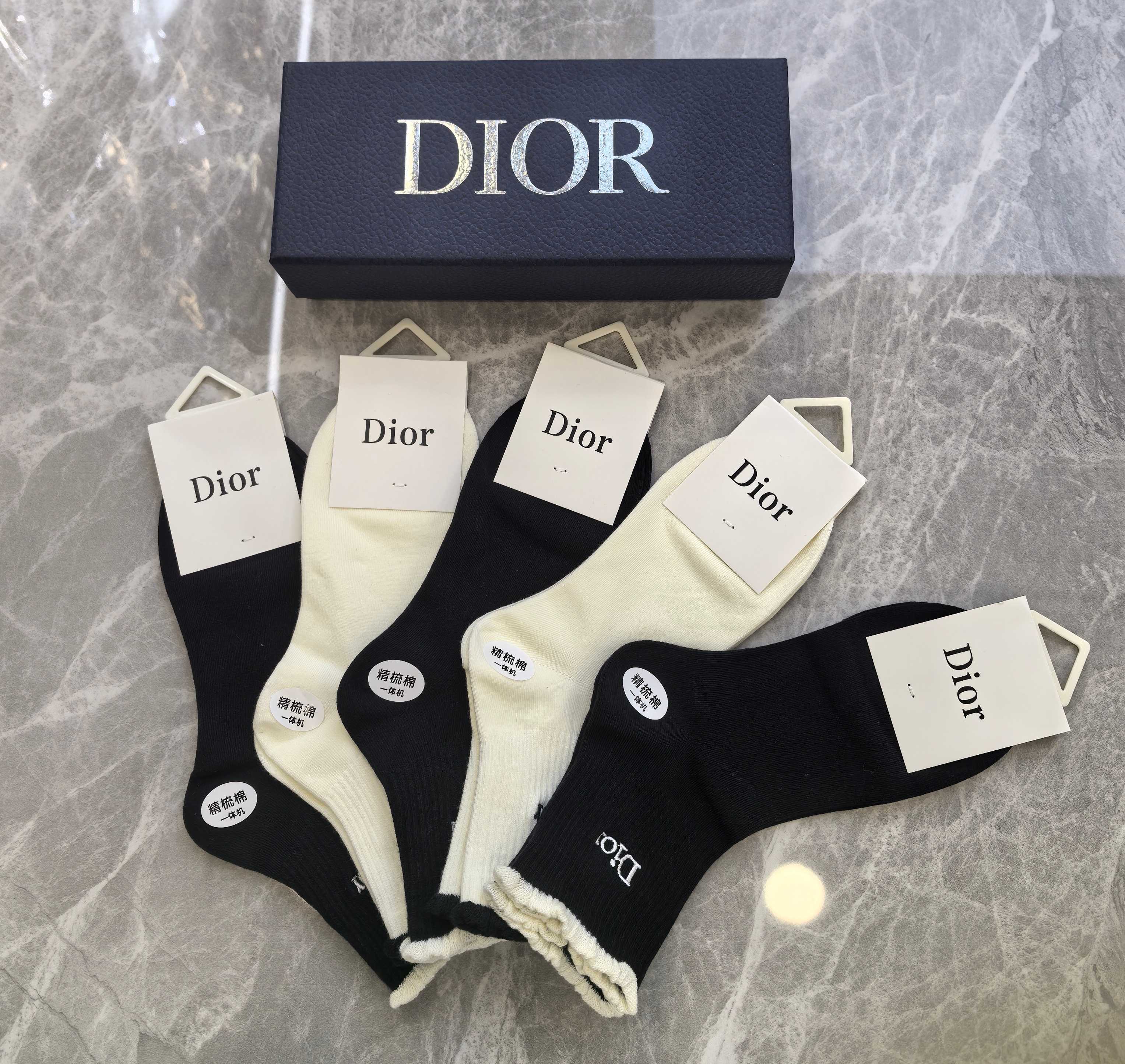 DIOR