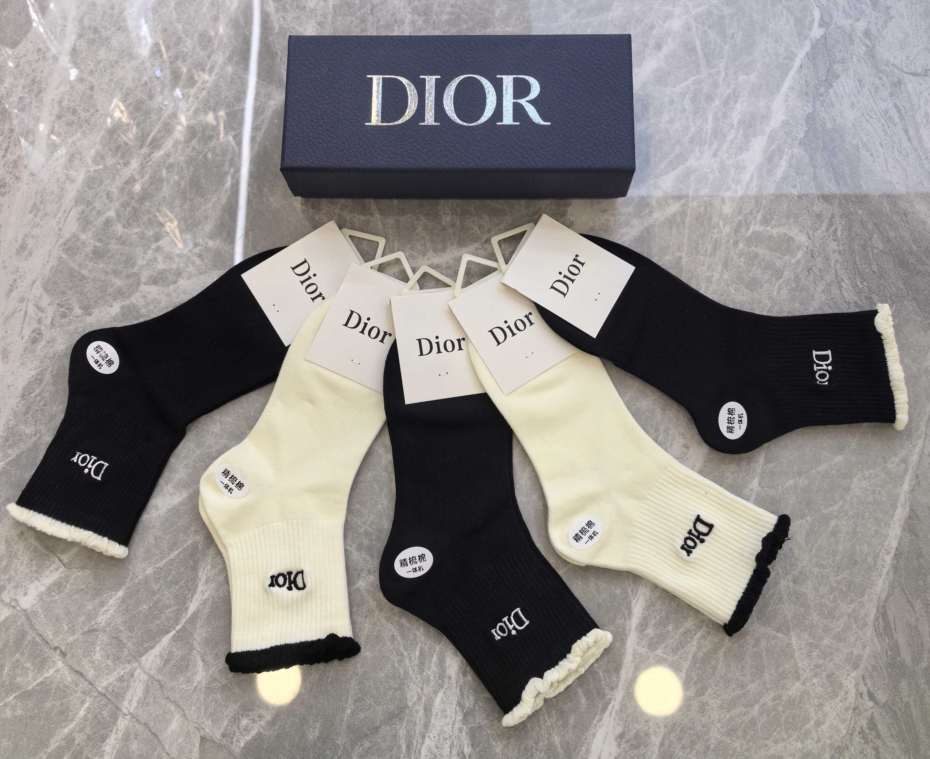 DIOR