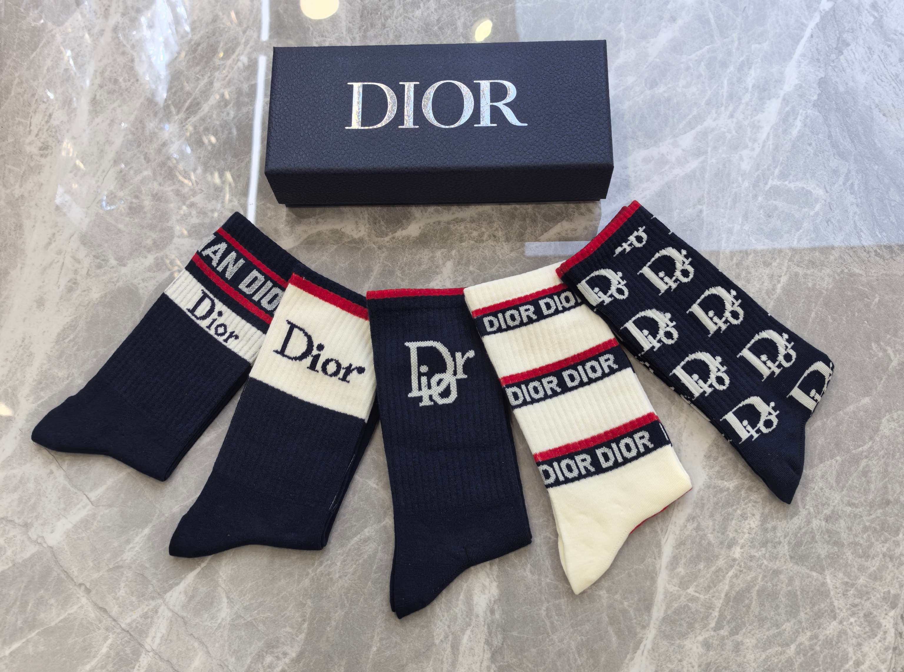 DIOR