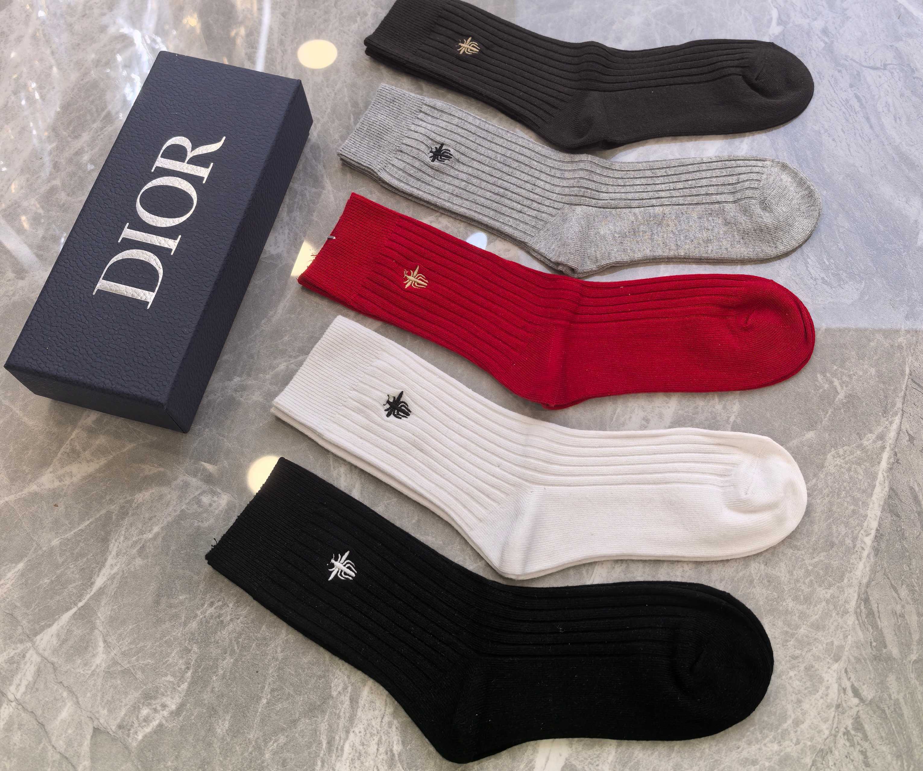 DIOR