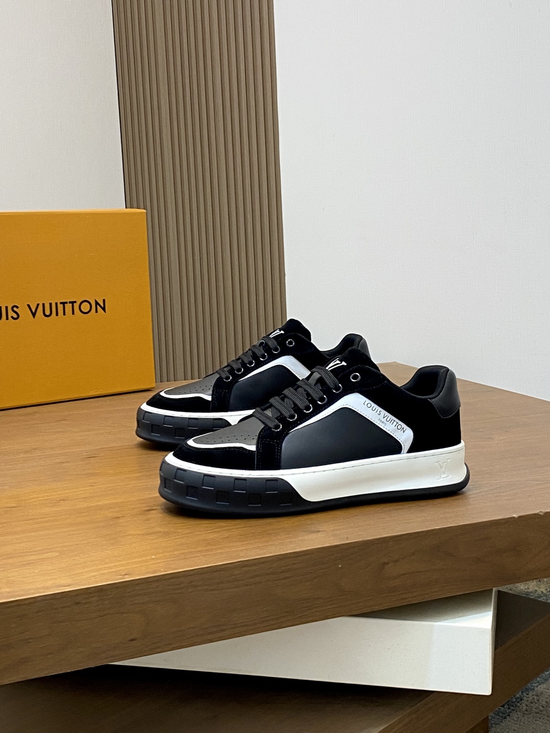 LOUIS VUITTON