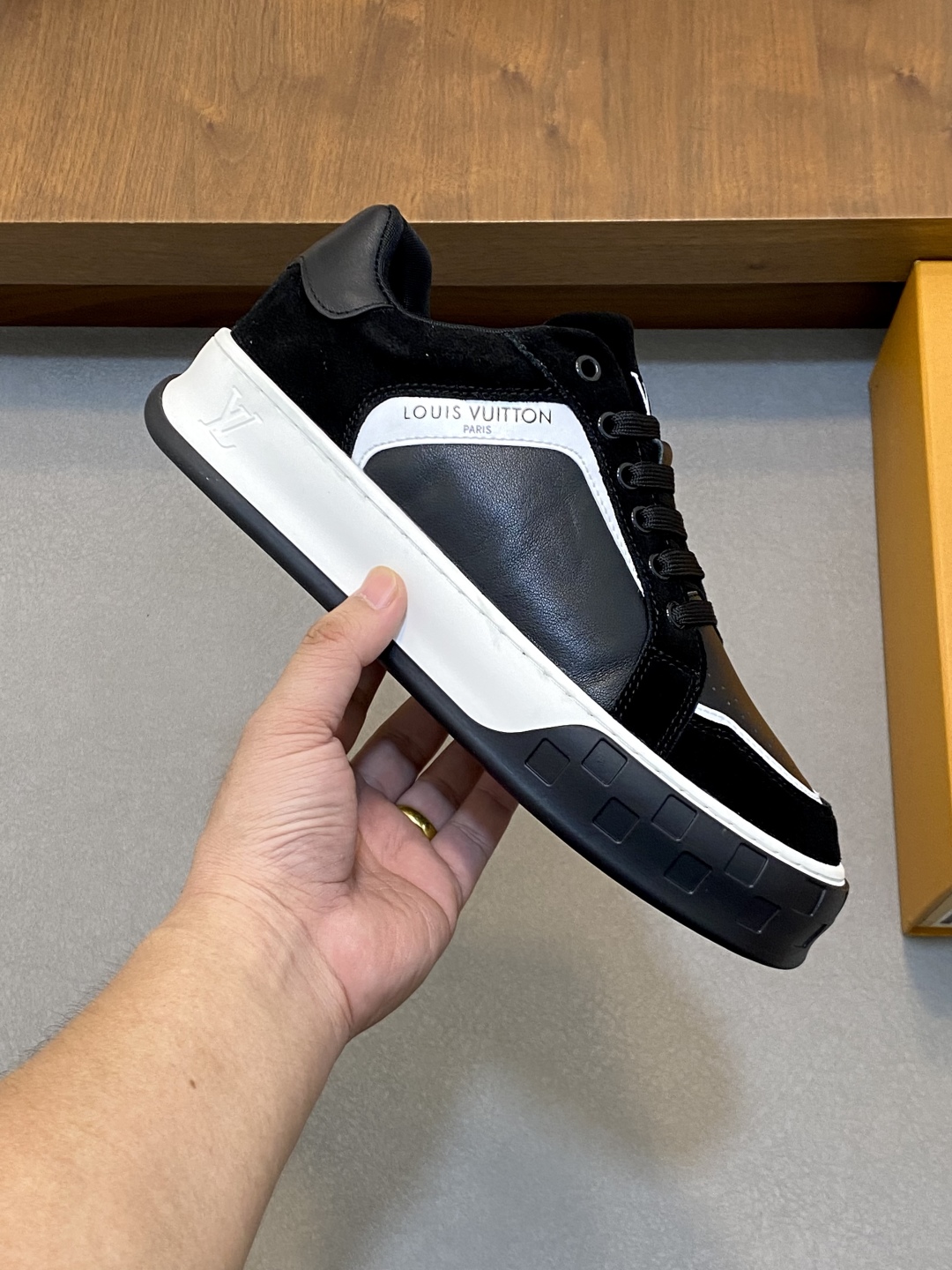 LOUIS VUITTON