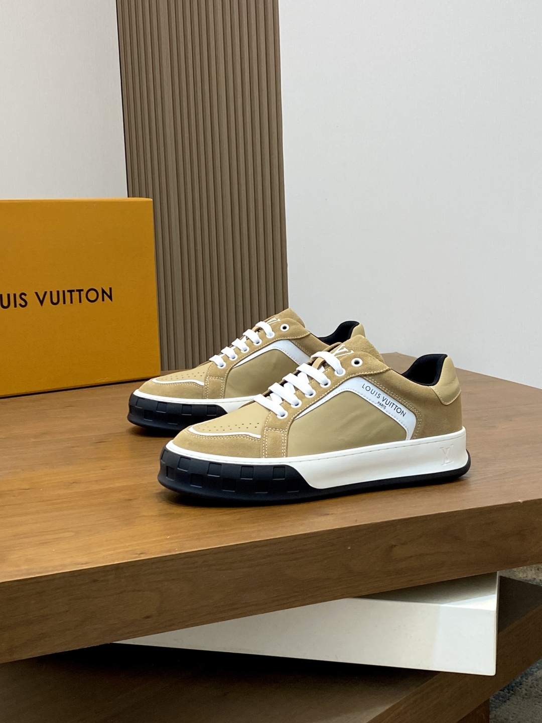 LOUIS VUITTON