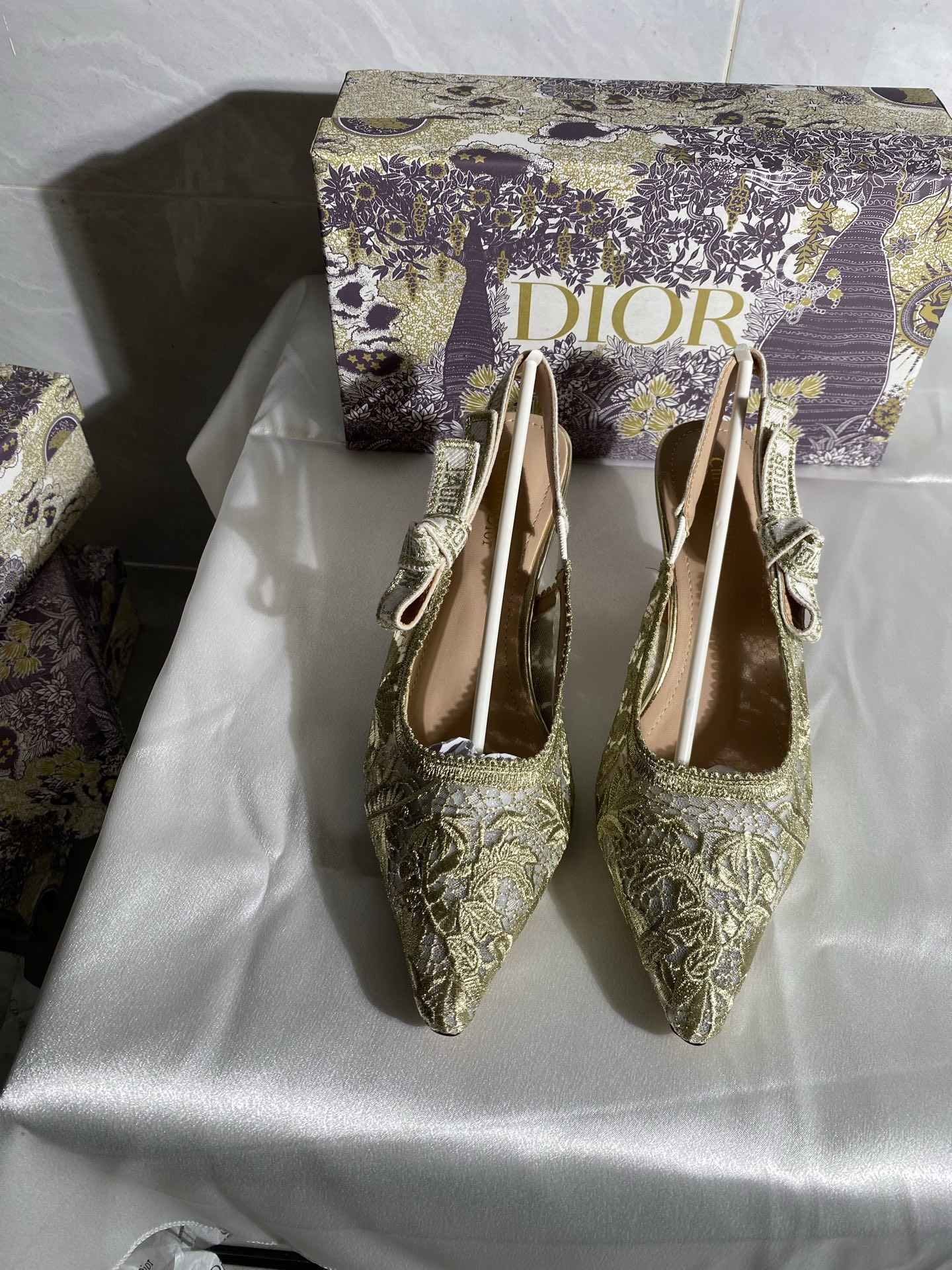 DIOR
