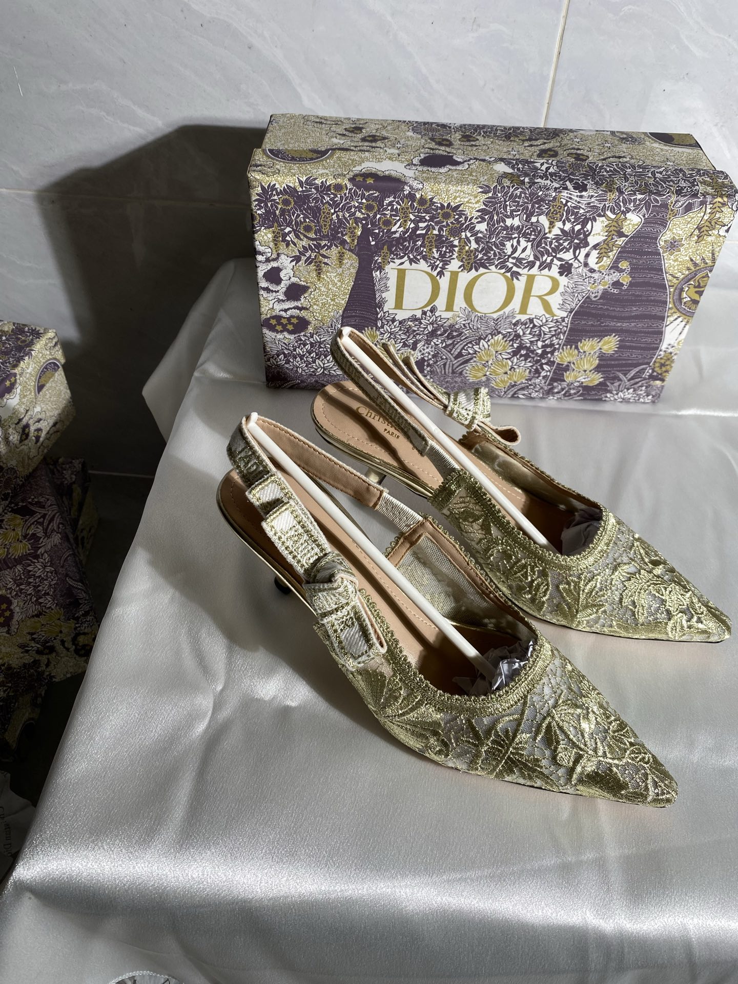 DIOR