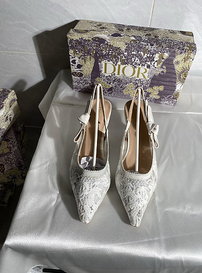 DIOR